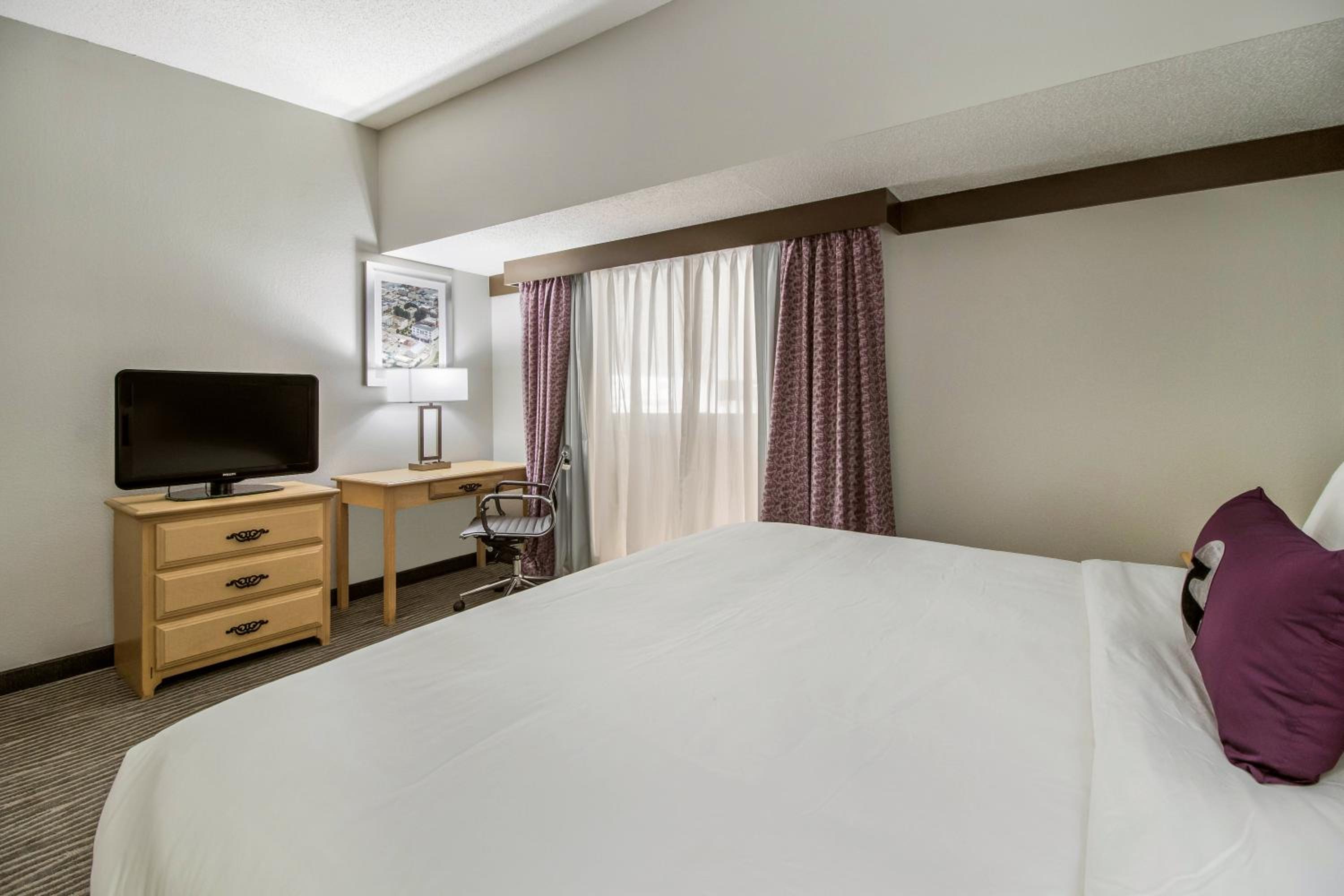 King Room - Non-Smoking - Photo 1