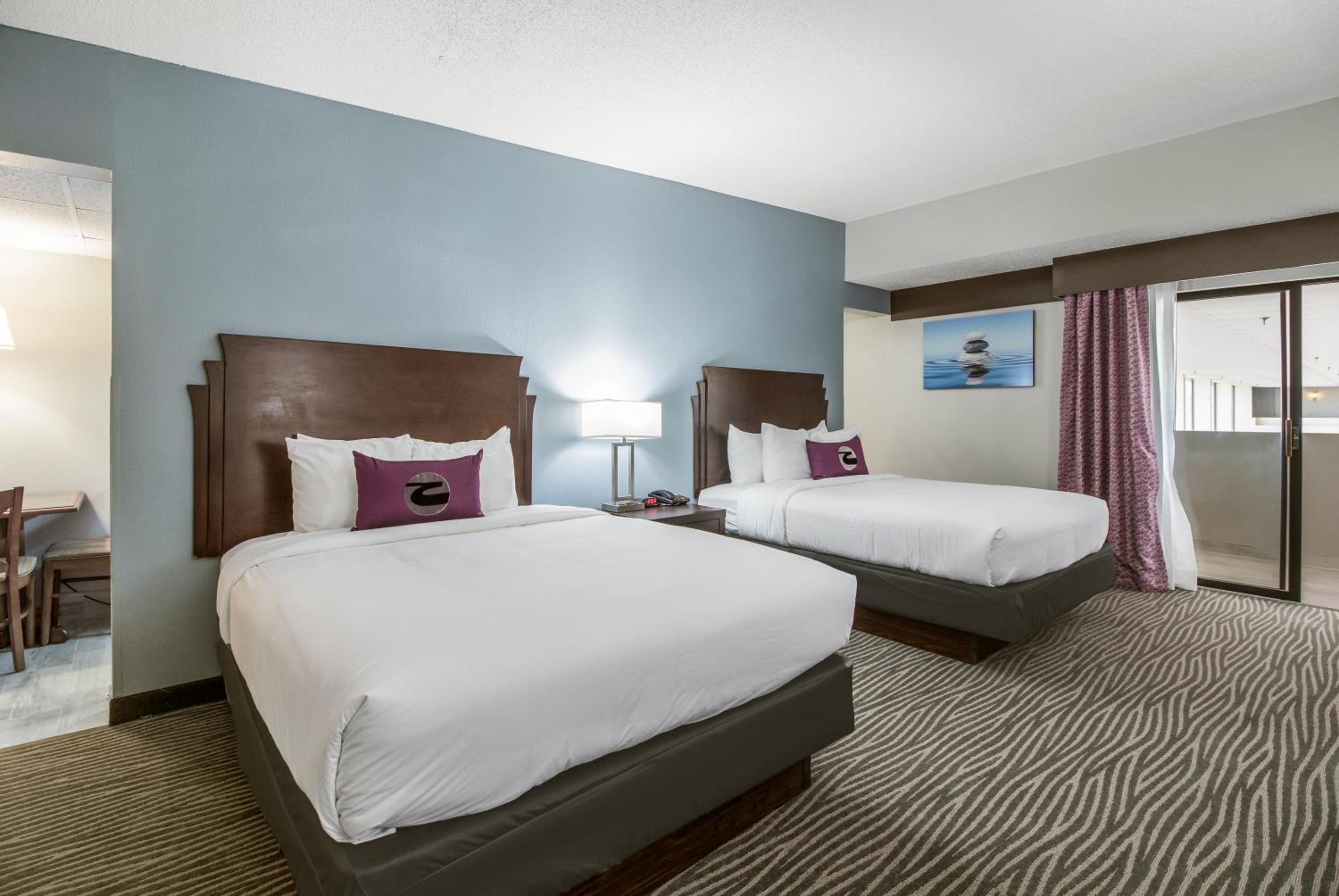 Queen Suite with Two Queen Beds - Photo 10