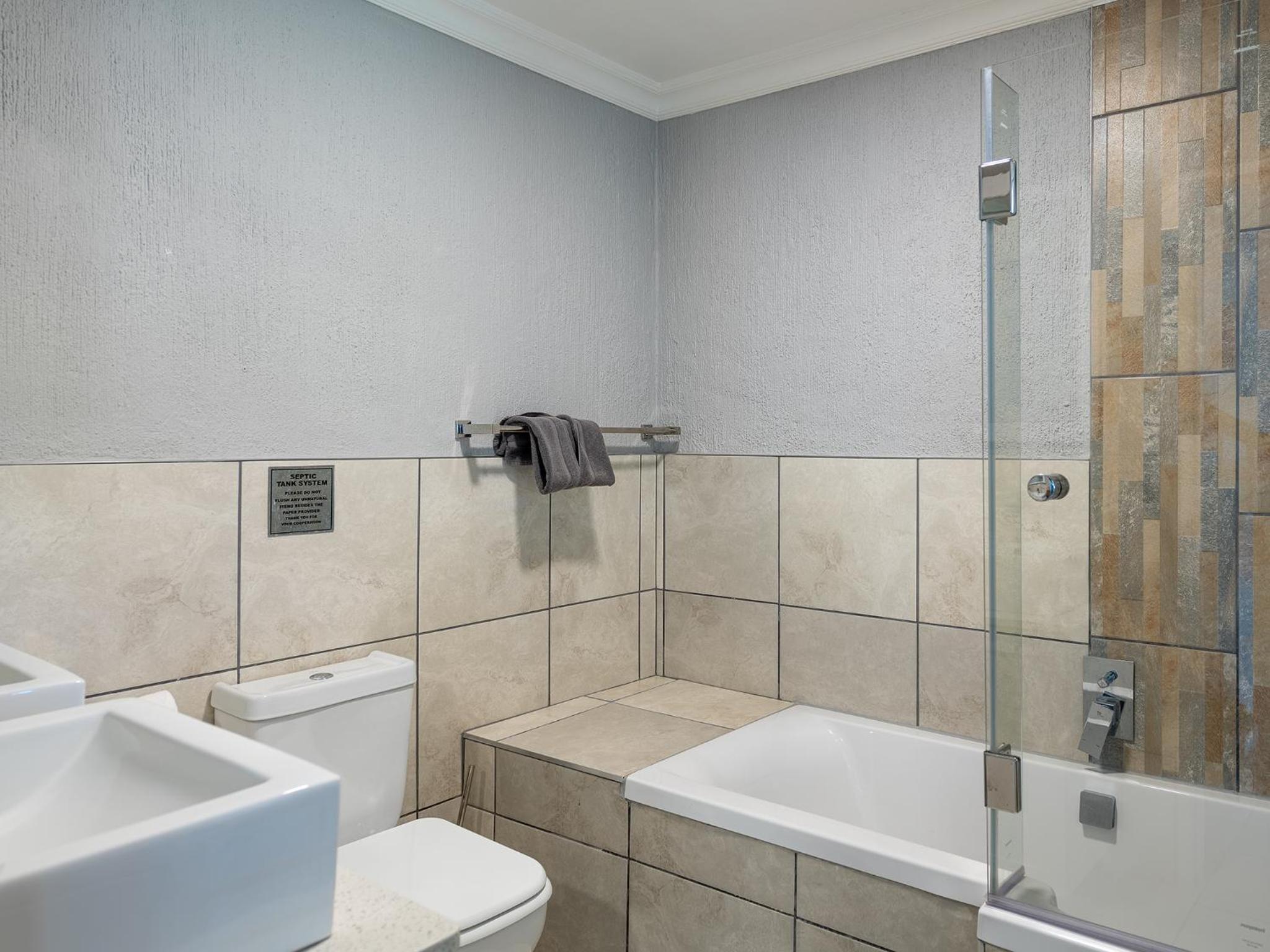 Four Bedroom Luxury Chalet with splash pool photo 3