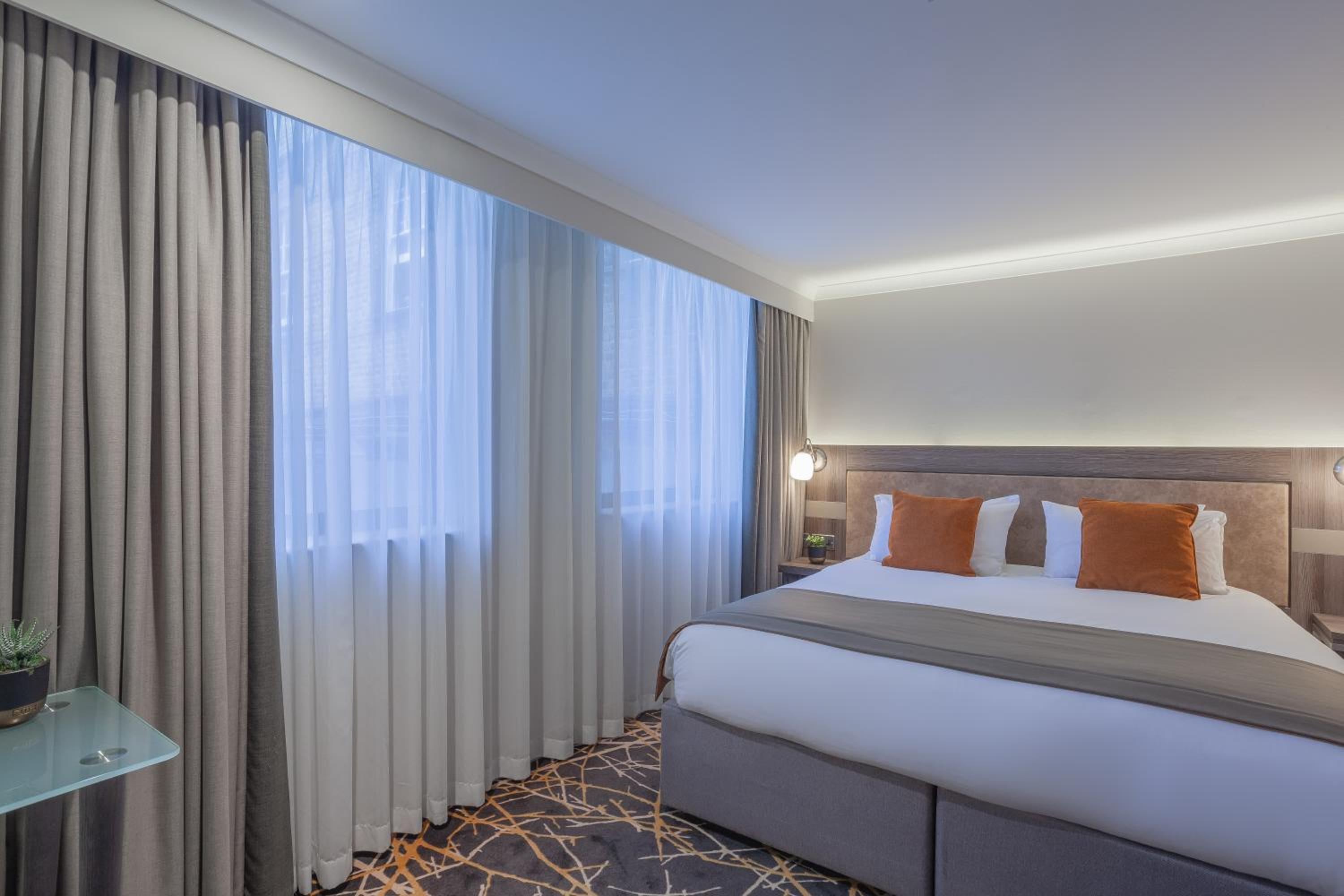 Hill Collection Junior Suite