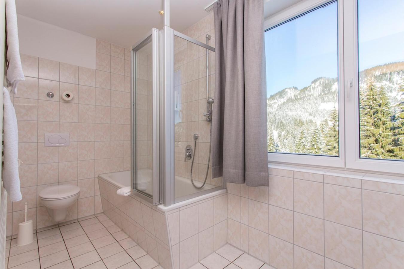 Double Room with Balcony - Photo 9