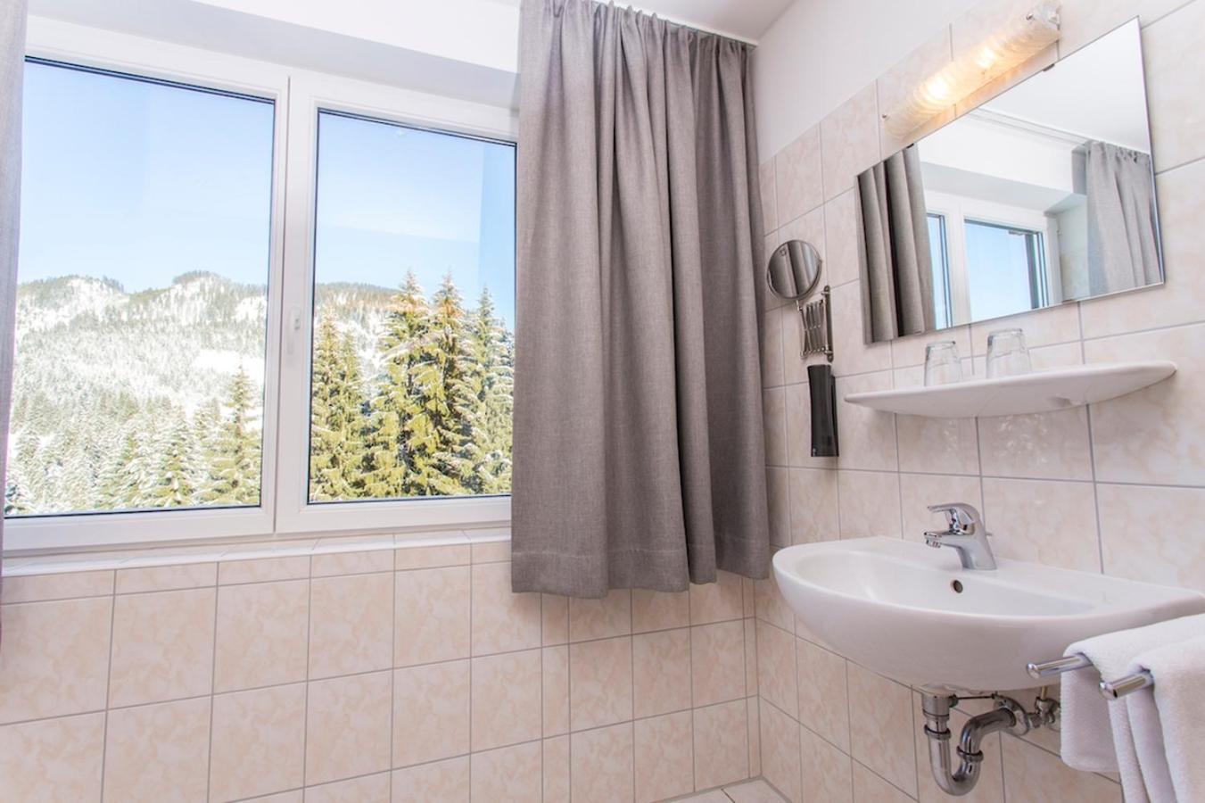 Double Room with Balcony - Photo 6