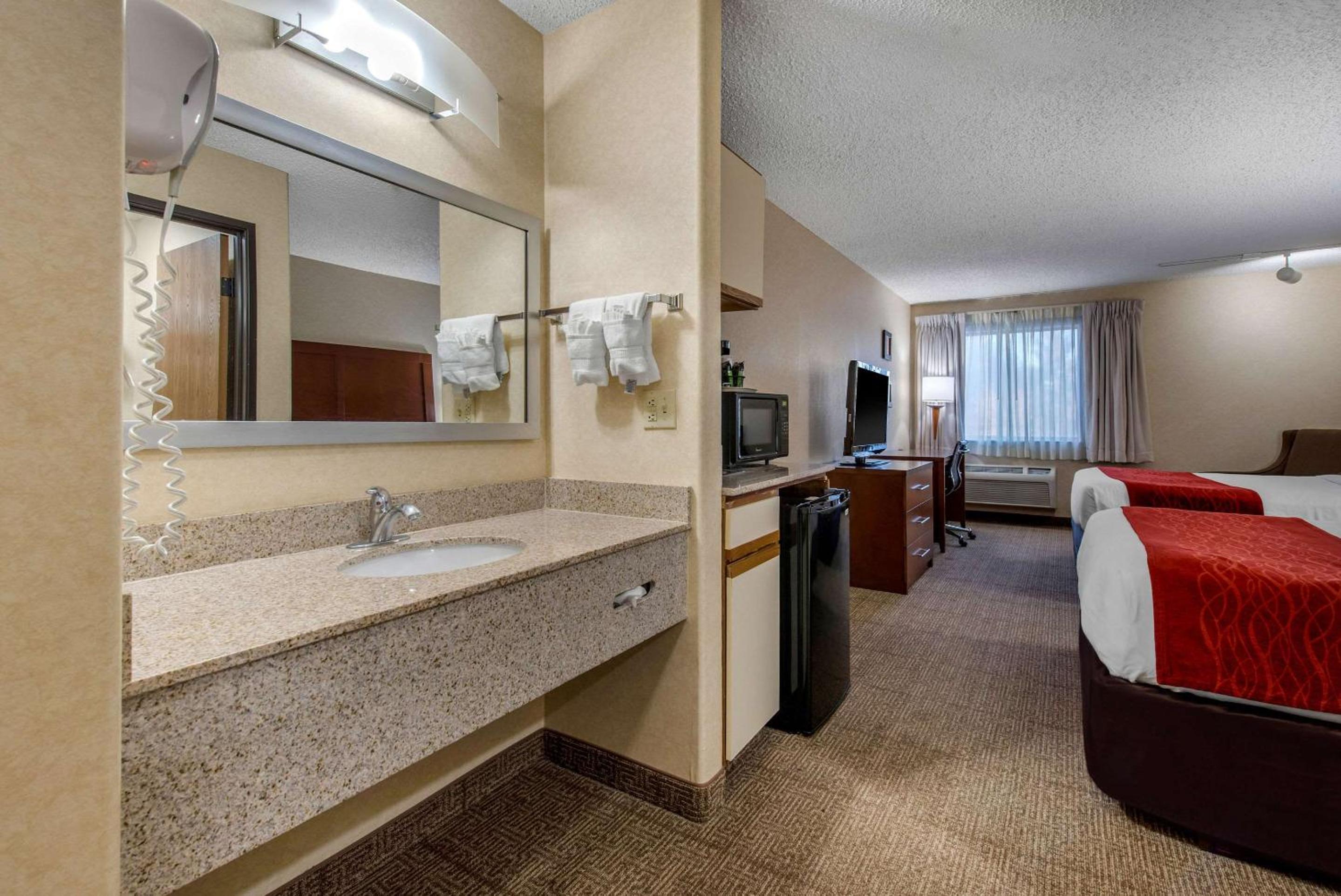 Double Room with Two Double Beds - Non-Smoking - Photo 6