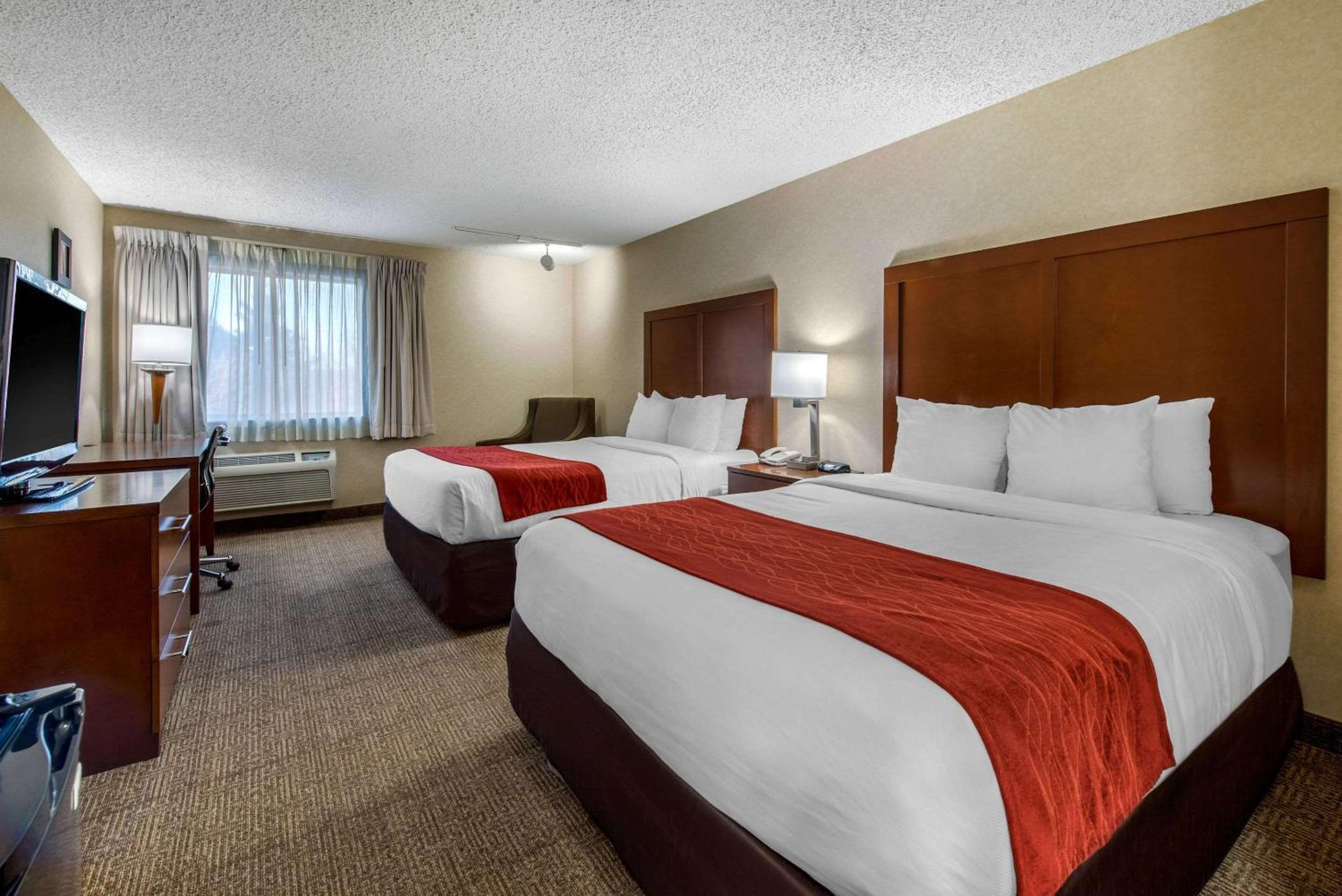 Double Room with Two Double Beds - Non-Smoking - Photo 4