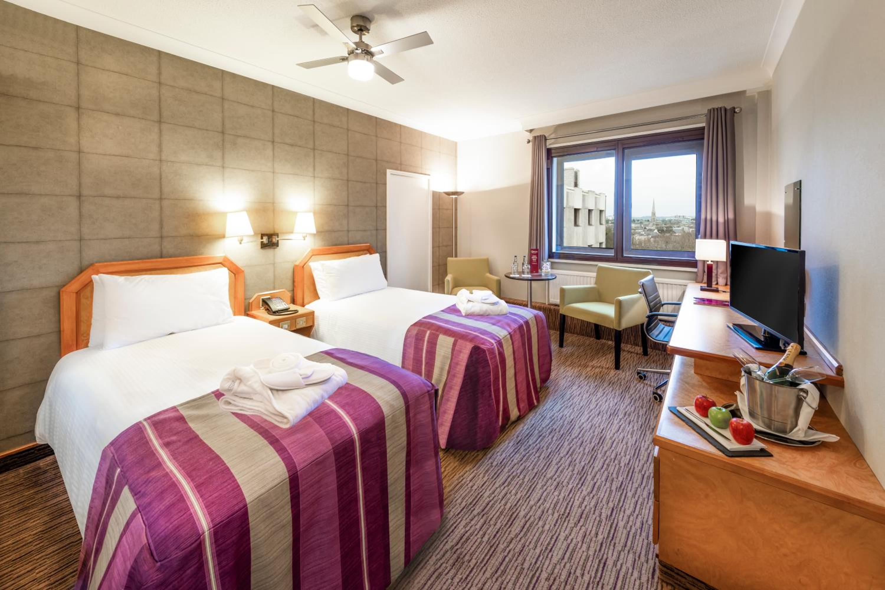 Club Twin Room - Photo 4