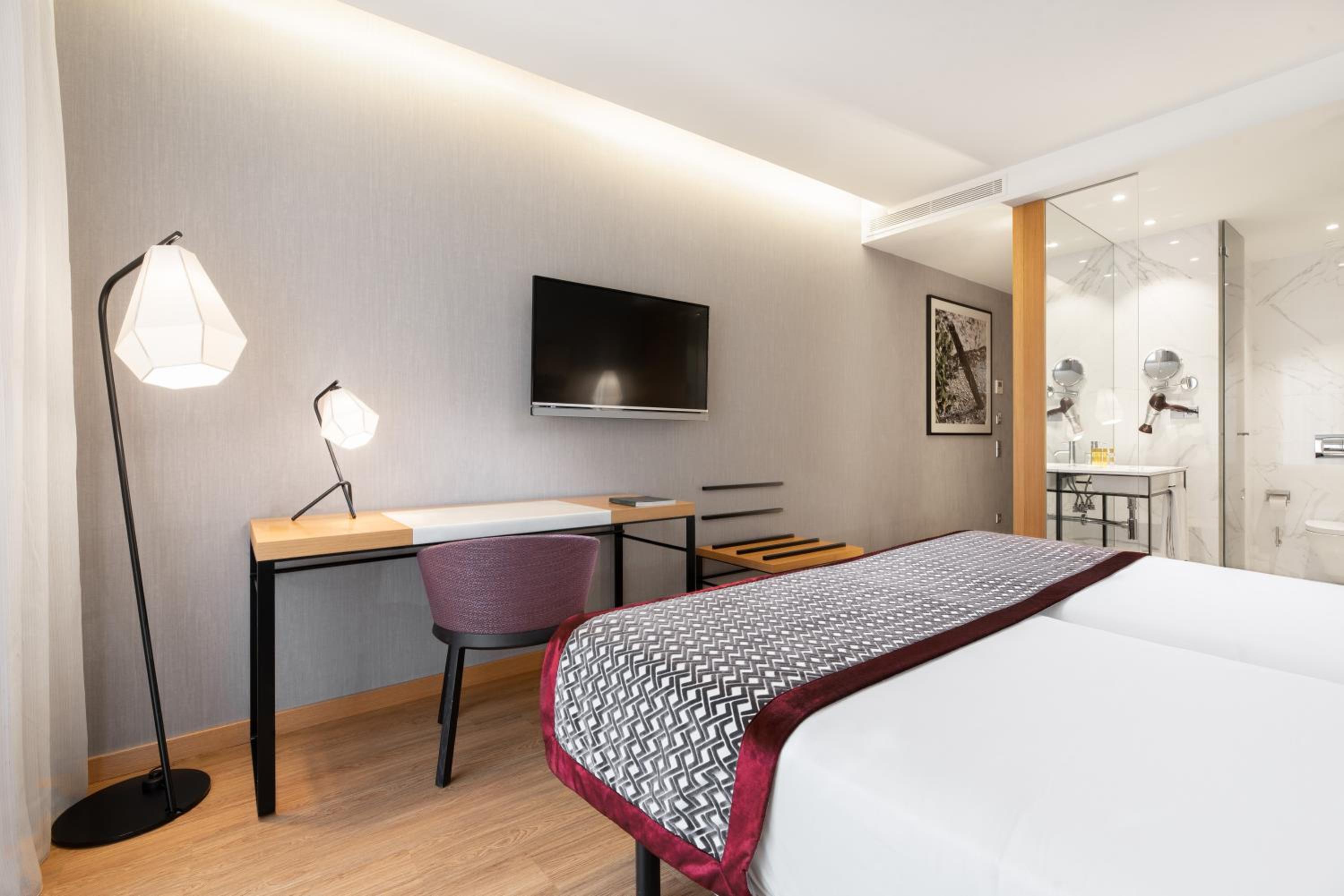 Available room thumbnail 5