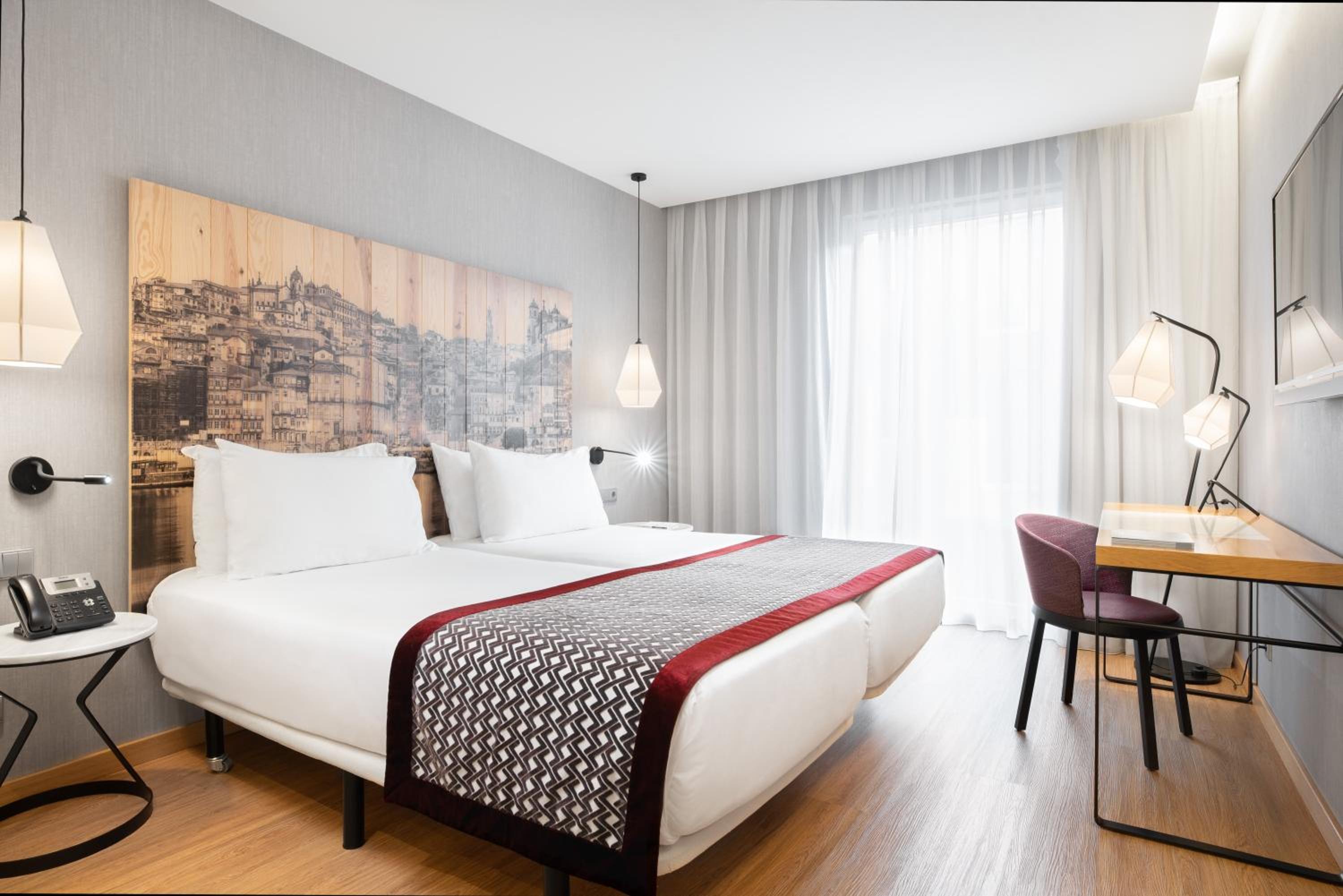 Available room thumbnail 6