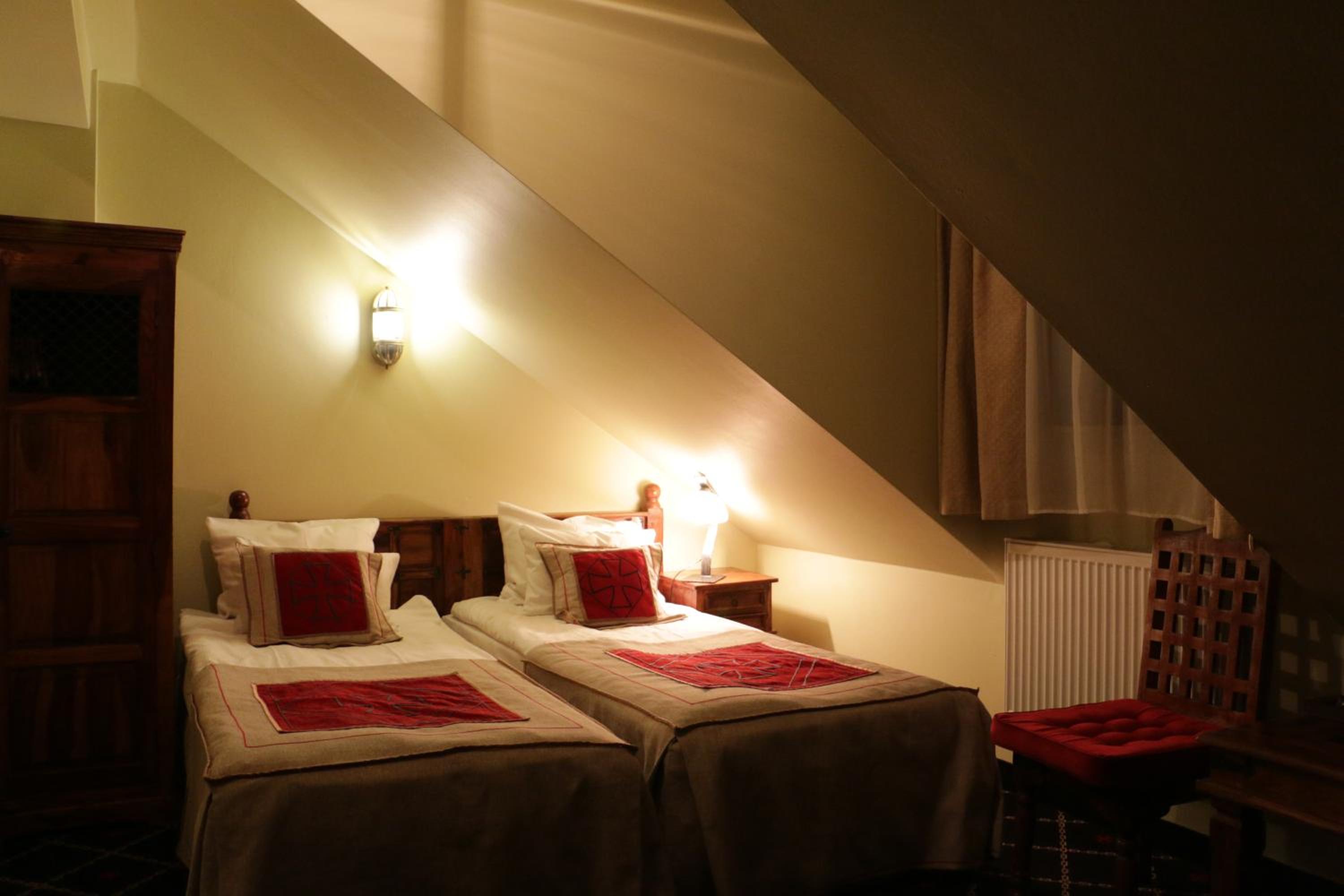 Economy Double Room - Photo 11