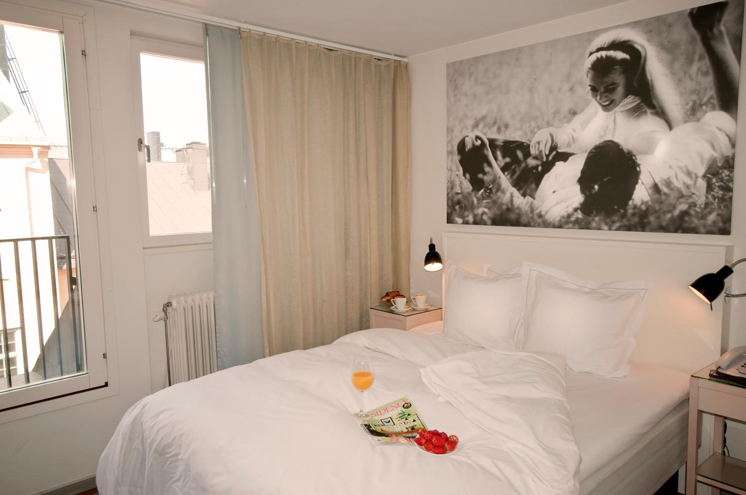 Standard Double or Twin Room - Photo 9