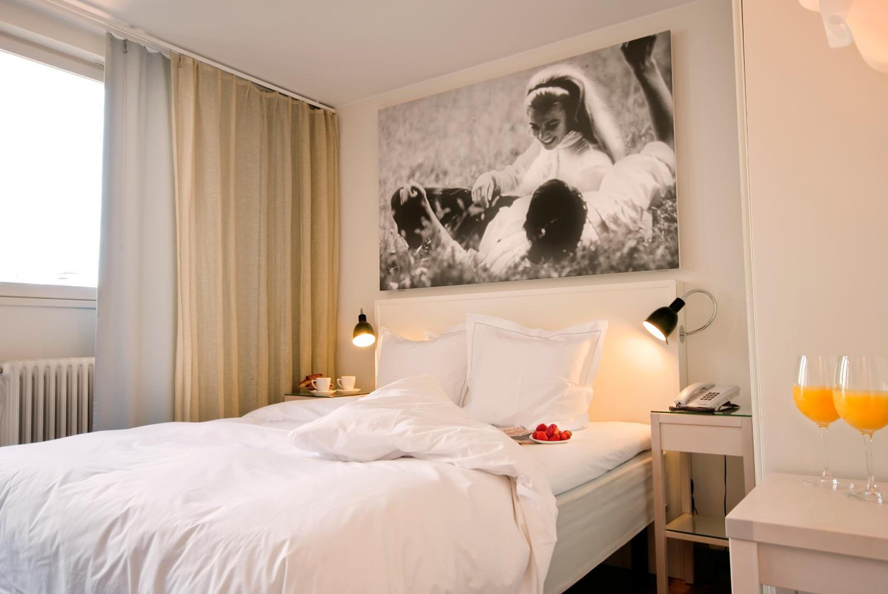 Standard Double or Twin Room - Photo 11
