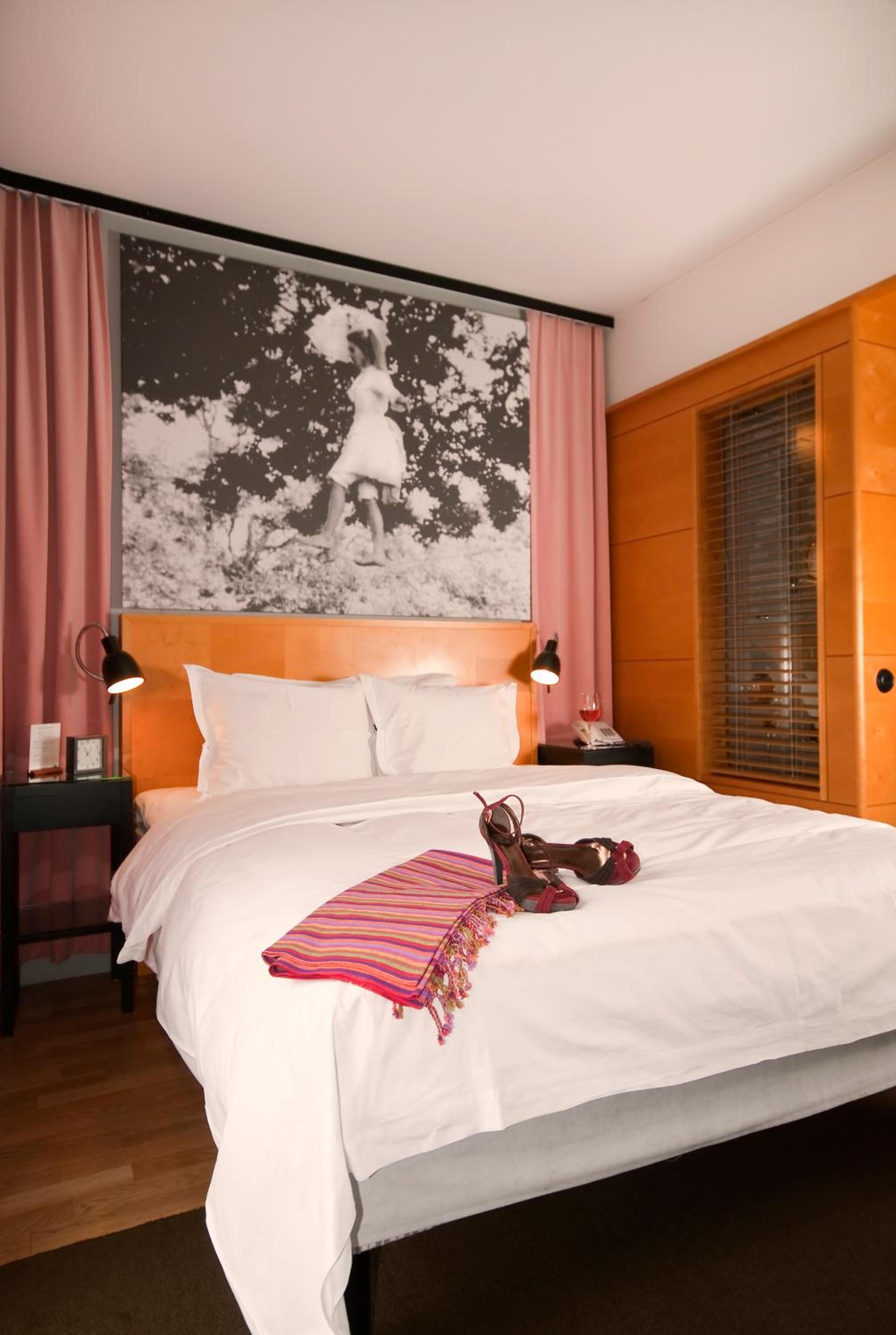 Standard Double or Twin Room - Photo 8