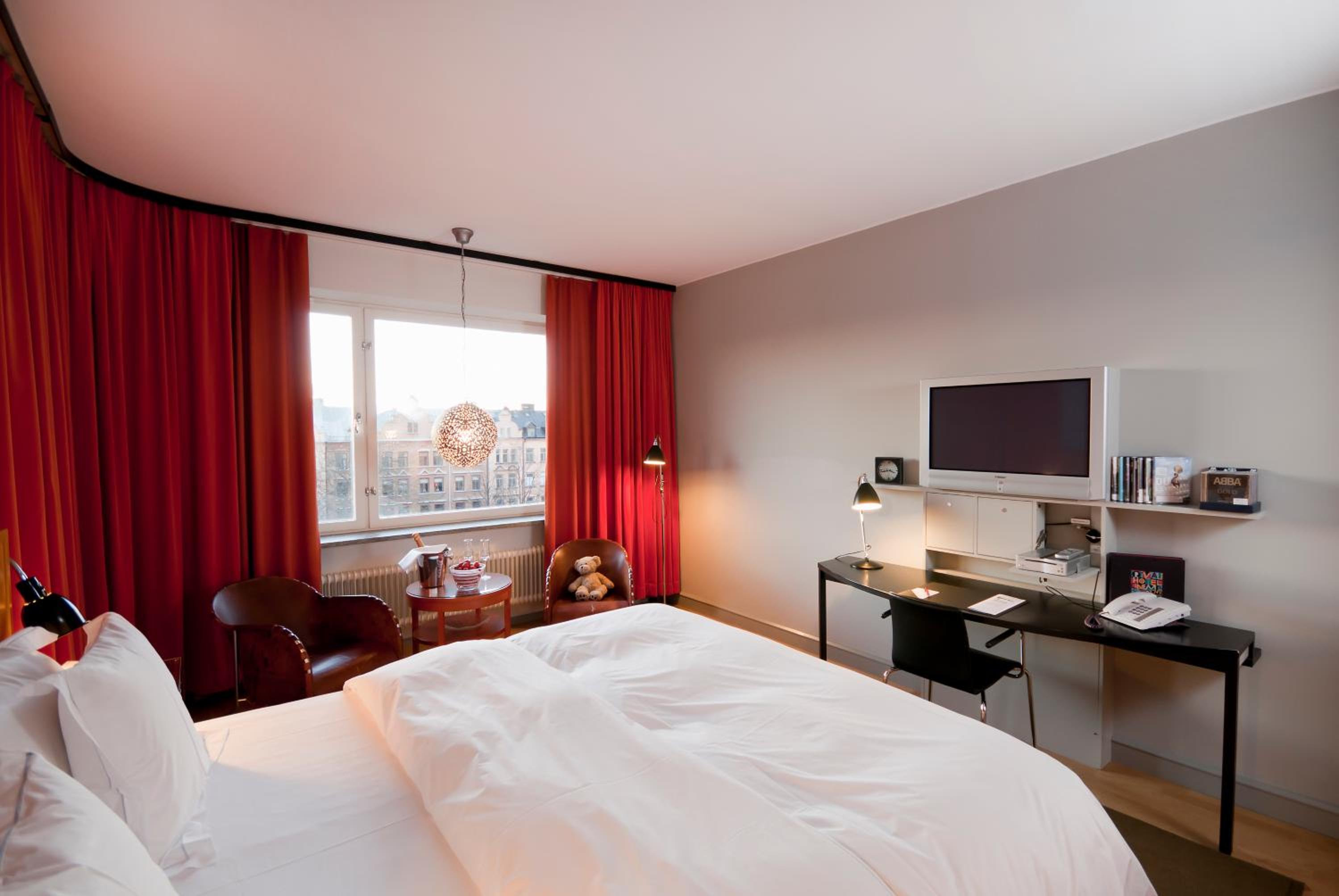 Deluxe Double or Twin Room - Photo 16