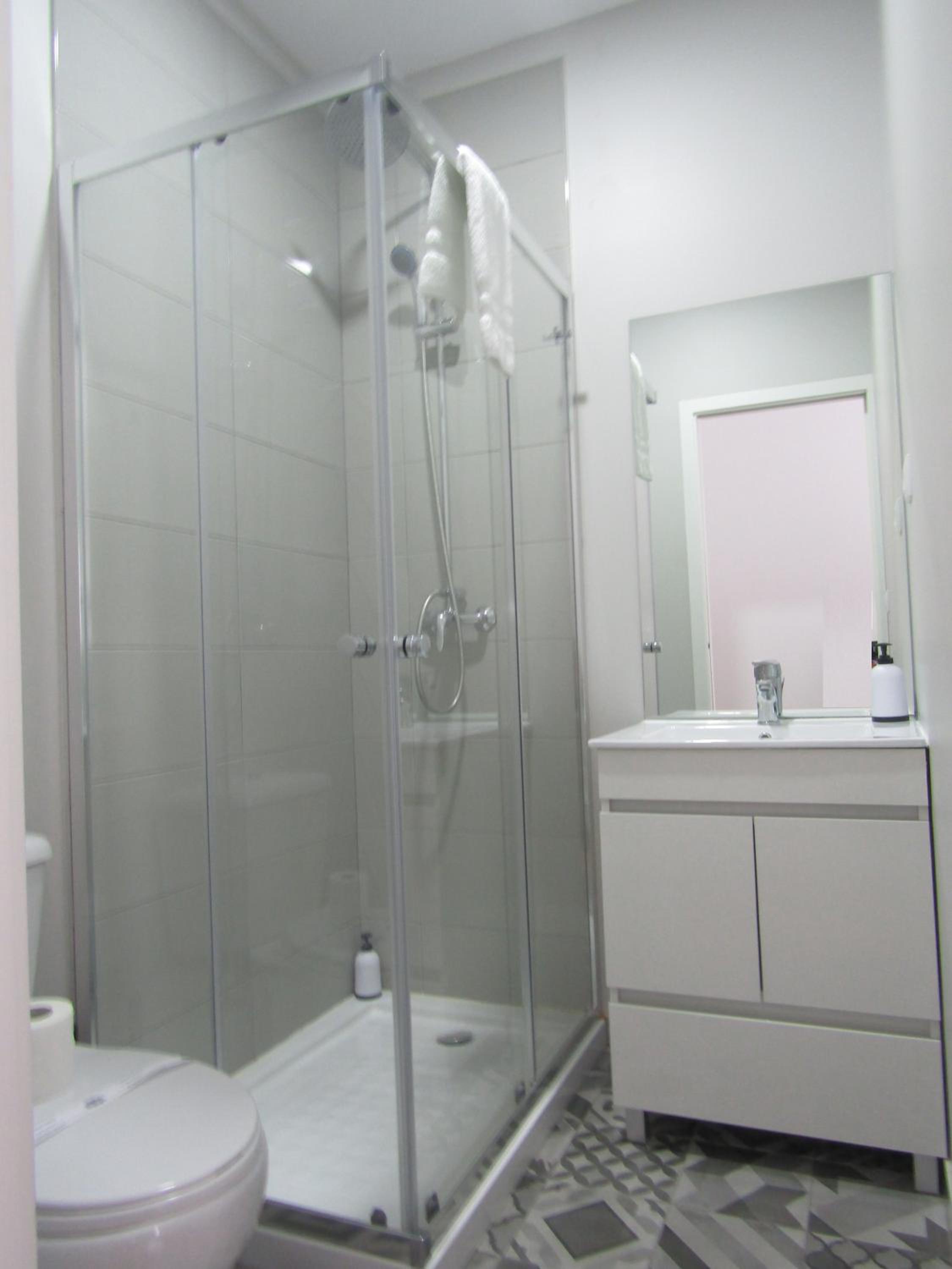 Deluxe Double Room - Photo 9