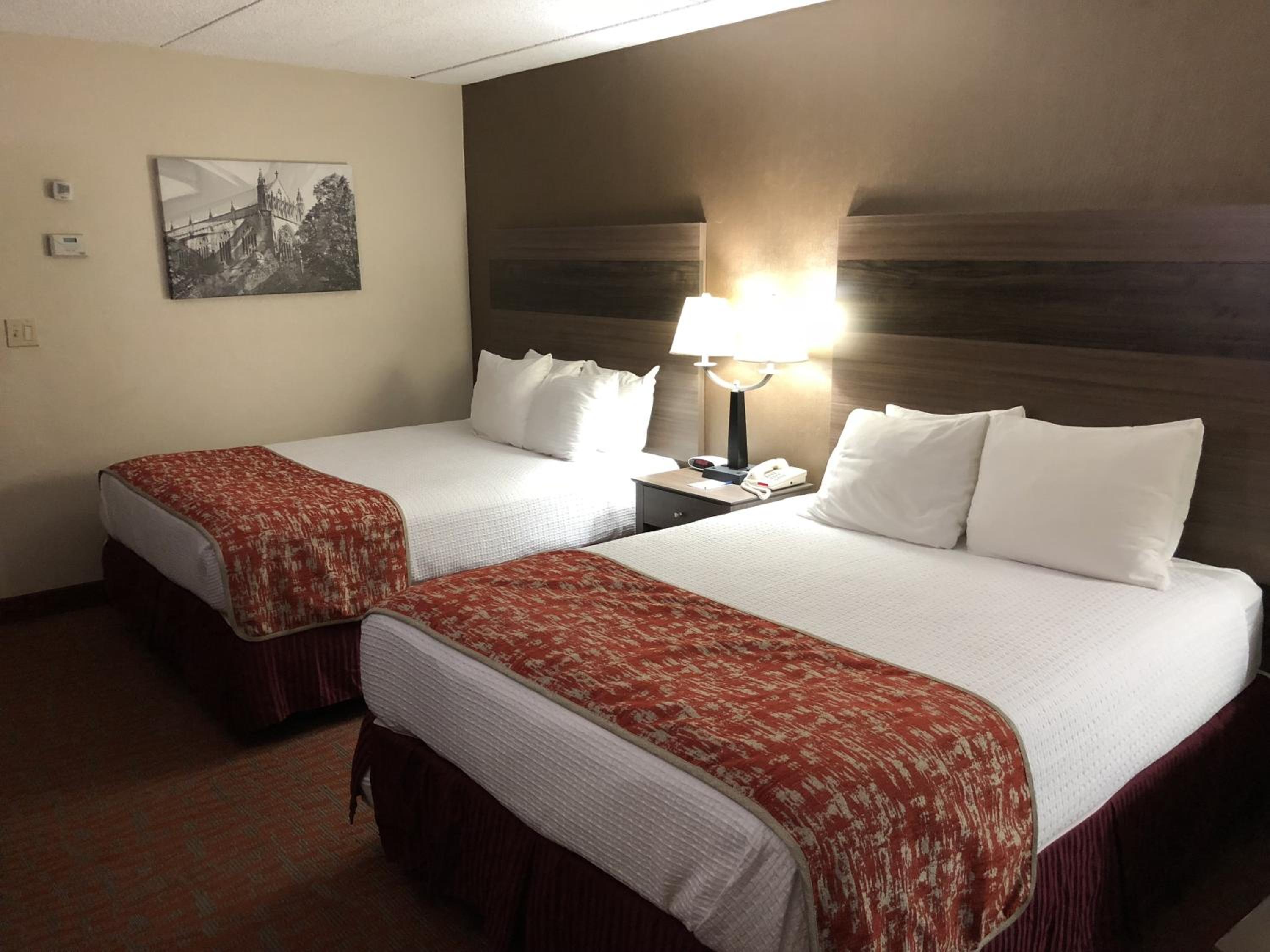 Queen Room with Two Queen Beds - Photo 3