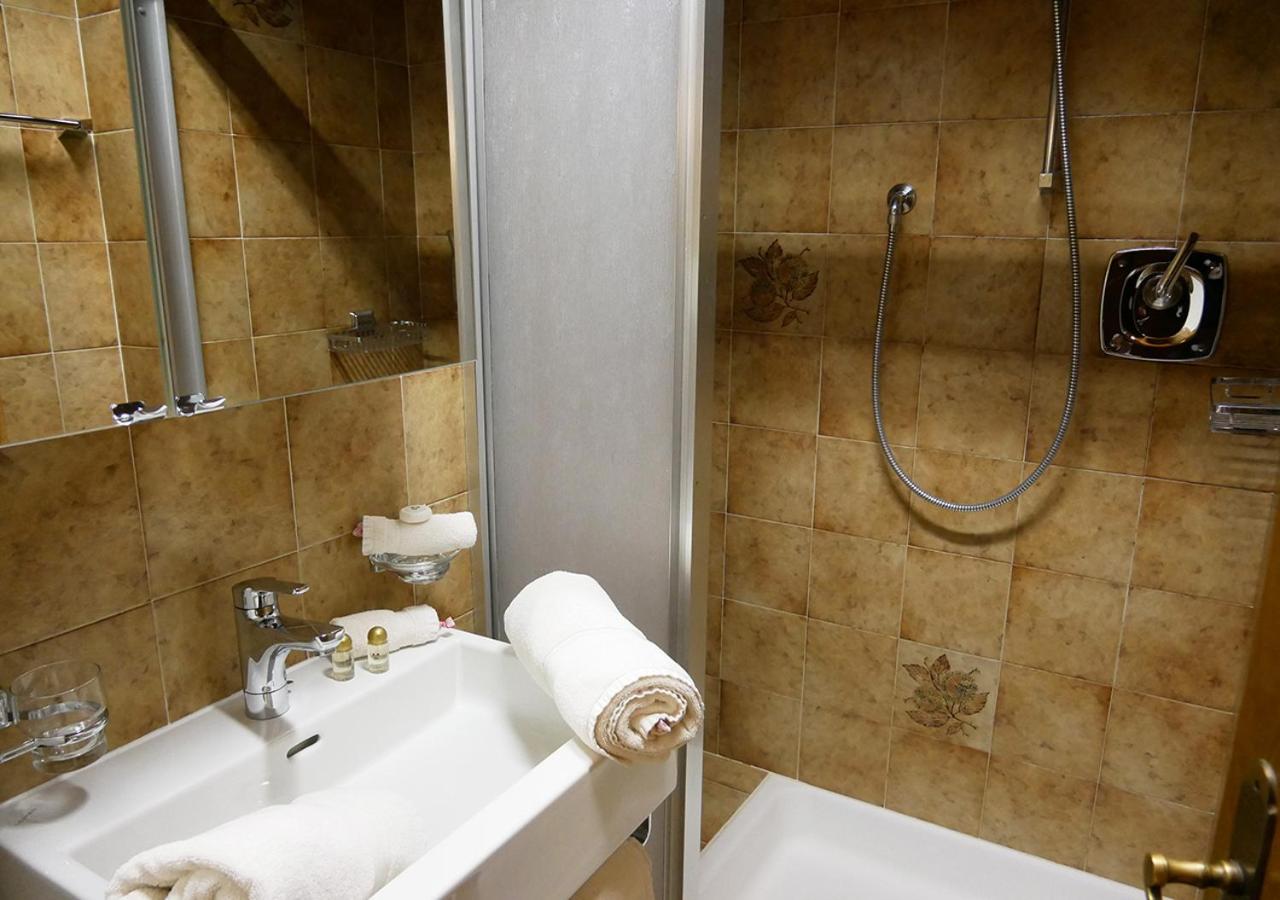 Small Double Room - Photo 5