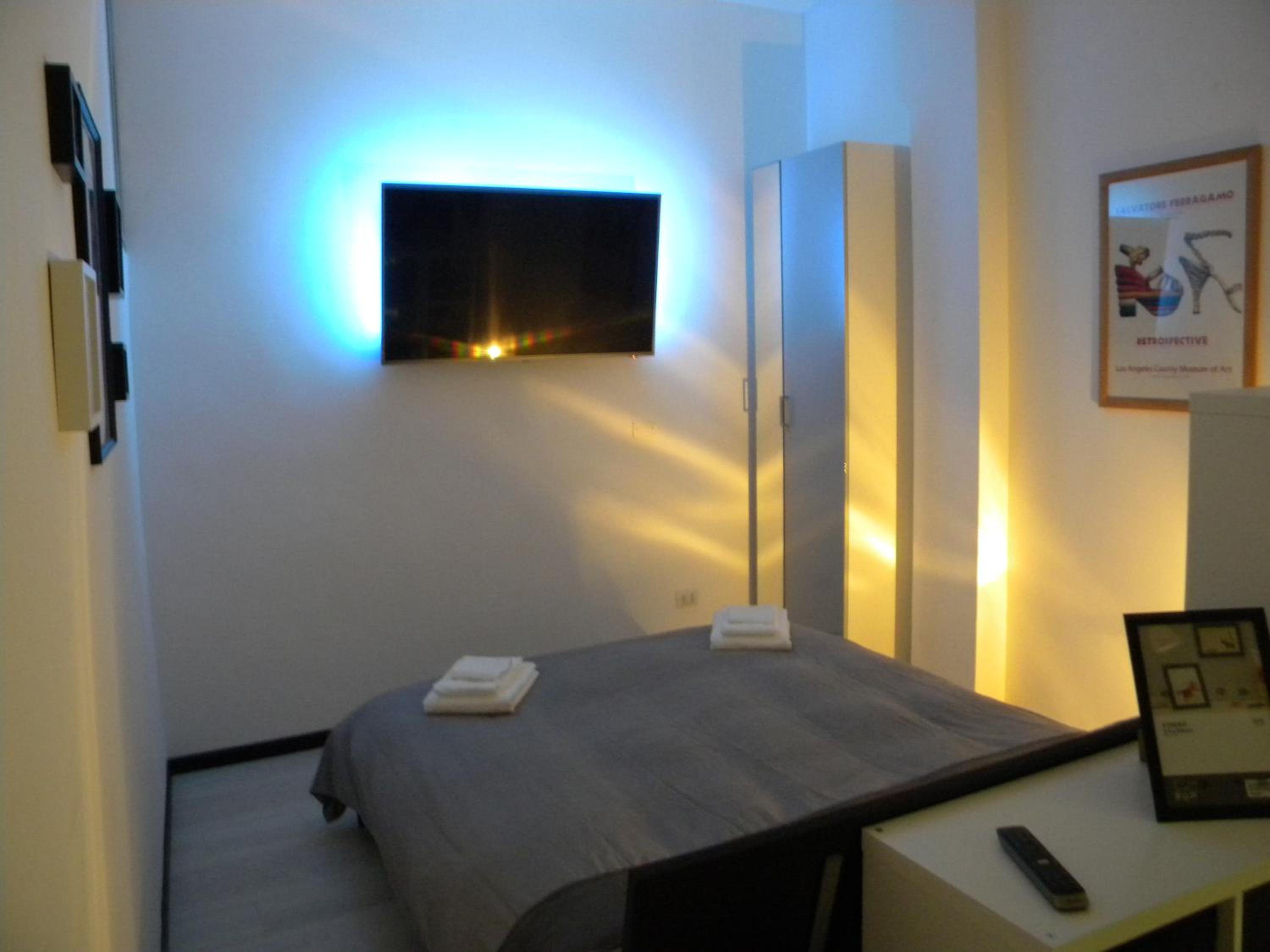 One-Bedroom Apartment - Photo 1