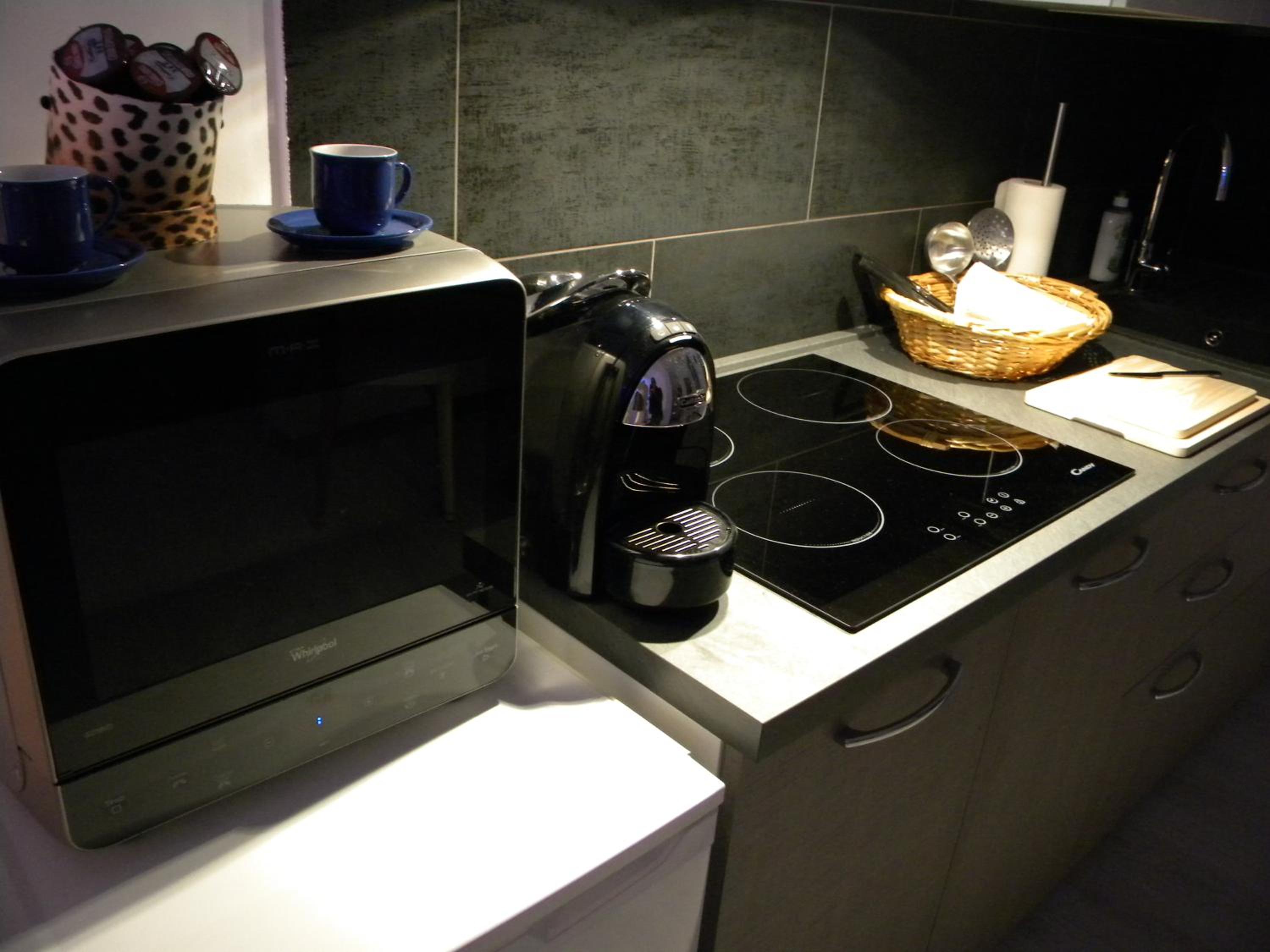 One-Bedroom Apartment - Photo 2