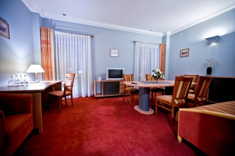 One-Bedroom Apartment - Photo 4