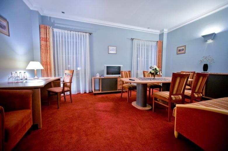 One-Bedroom Apartment - Photo 1