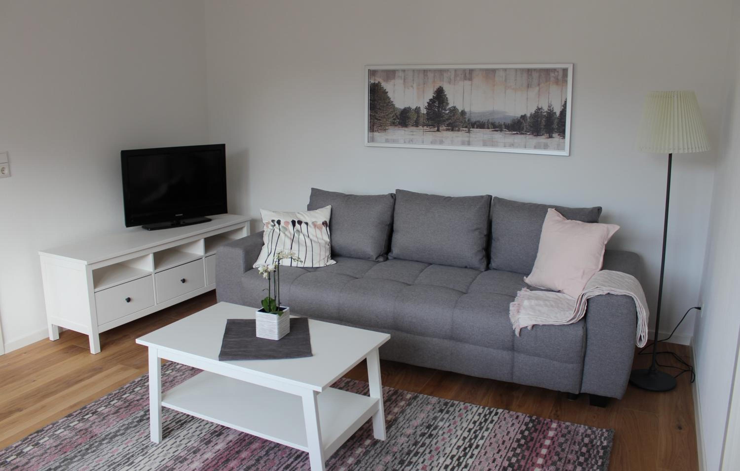 One-Bedroom Apartment - Photo 1