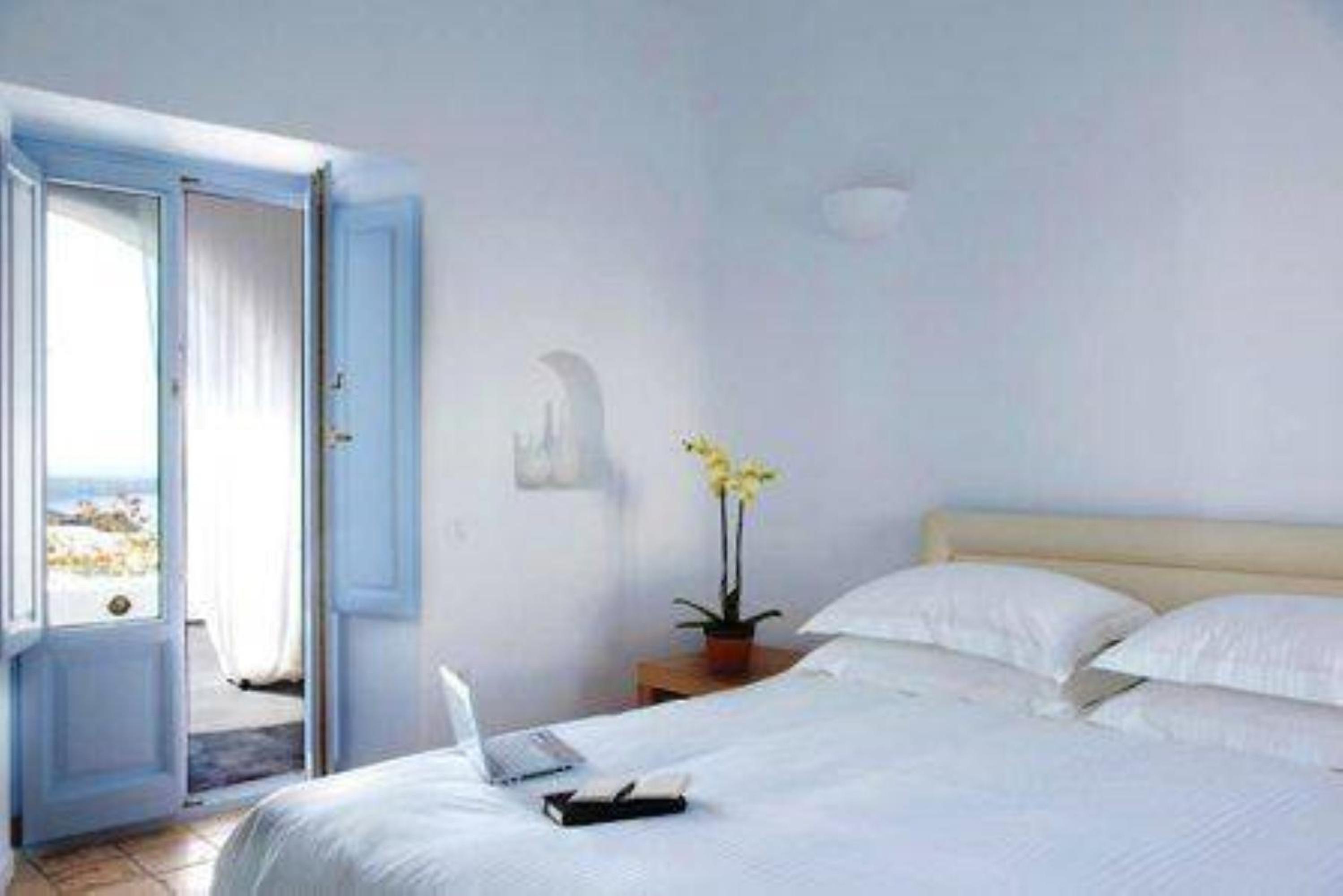 Carmen Suite with Caldera View  photo 3