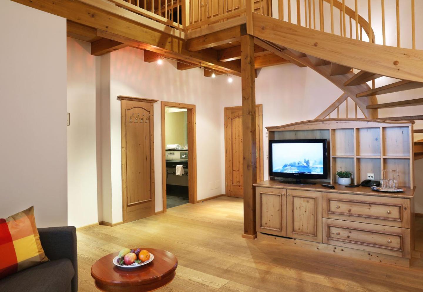 Two-Bedroom Suite - Photo 2