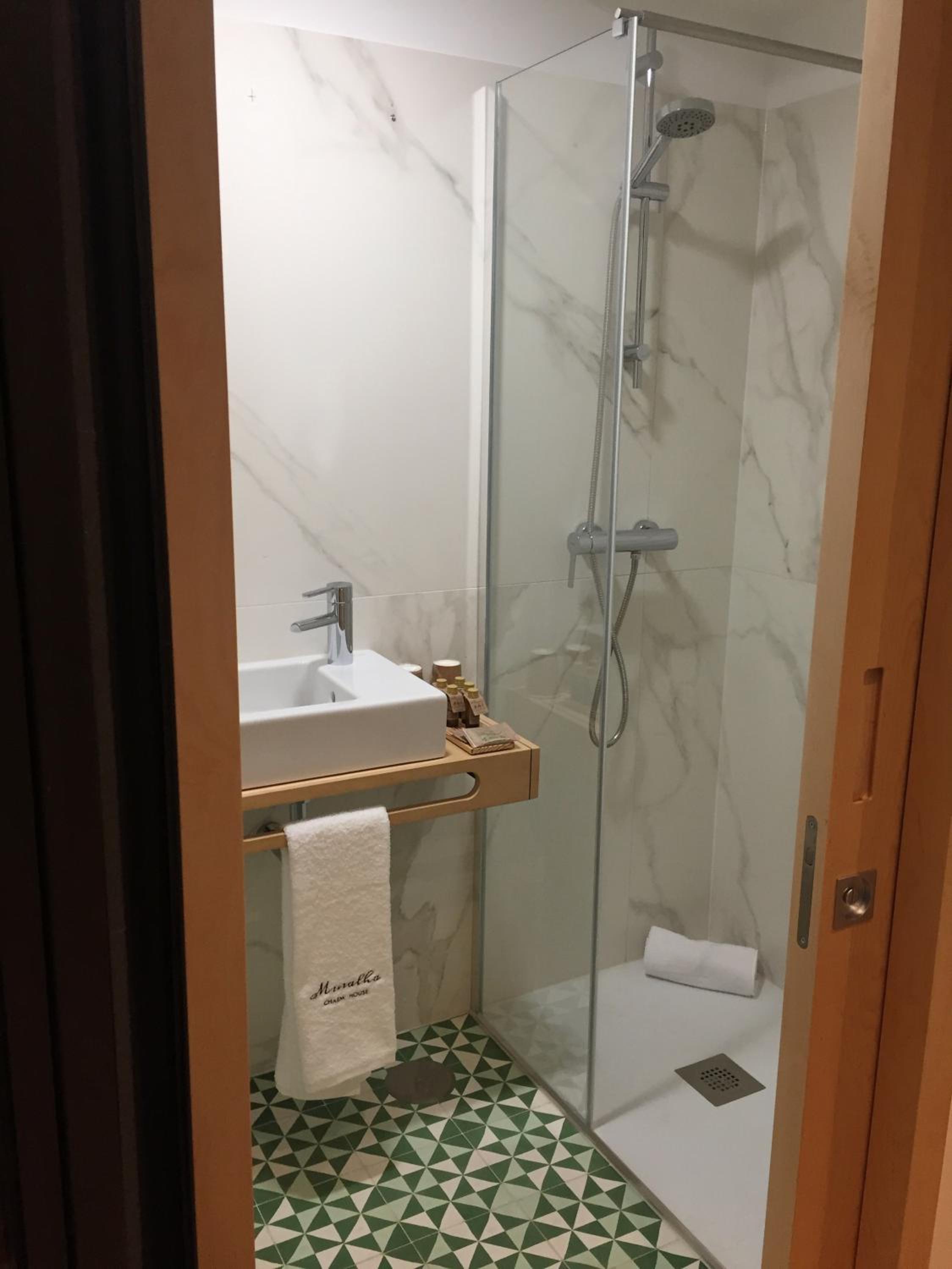 Small Double Room - Photo 7