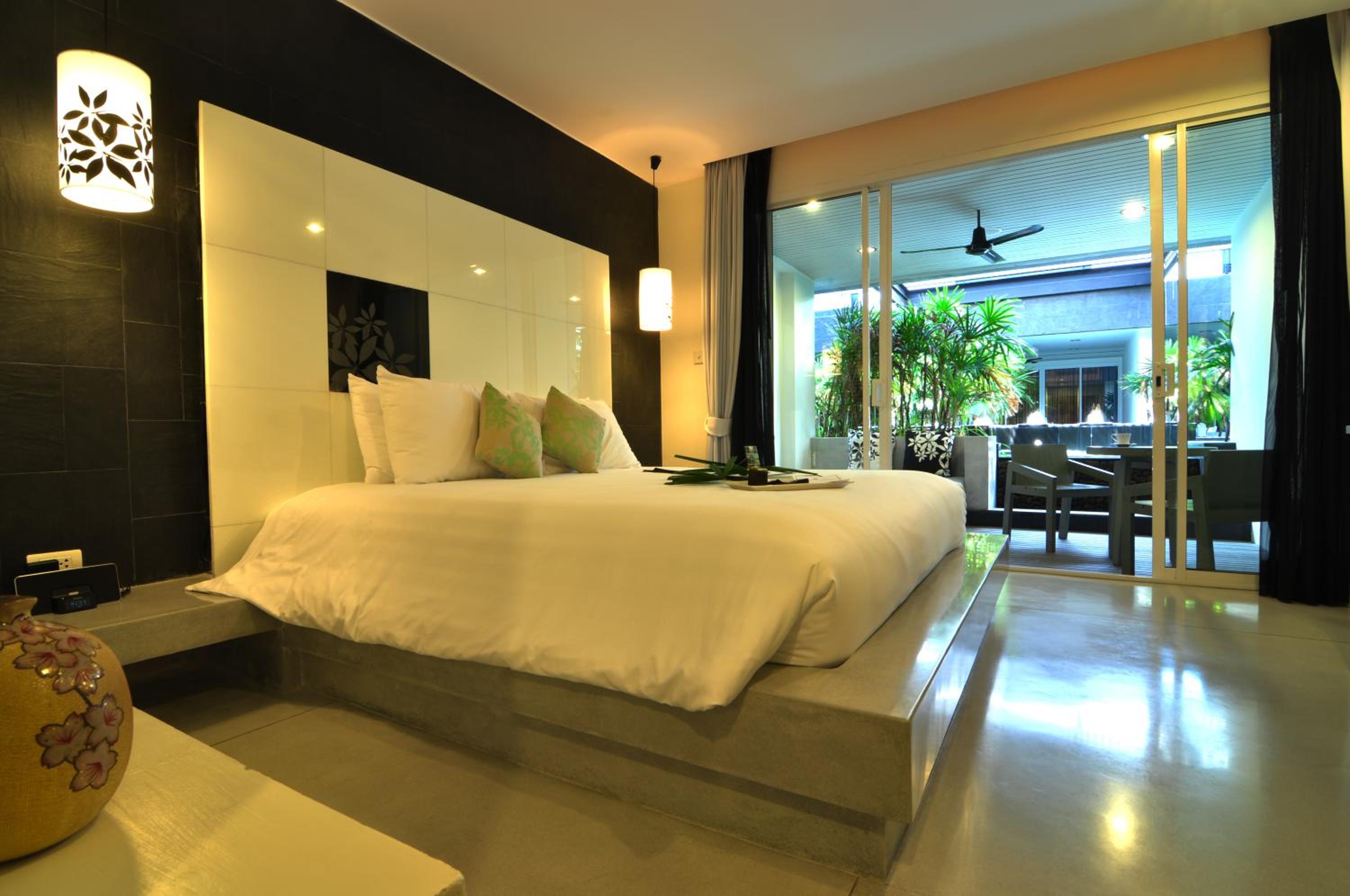 Deluxe Double Room with Pool Access - Photo 9
