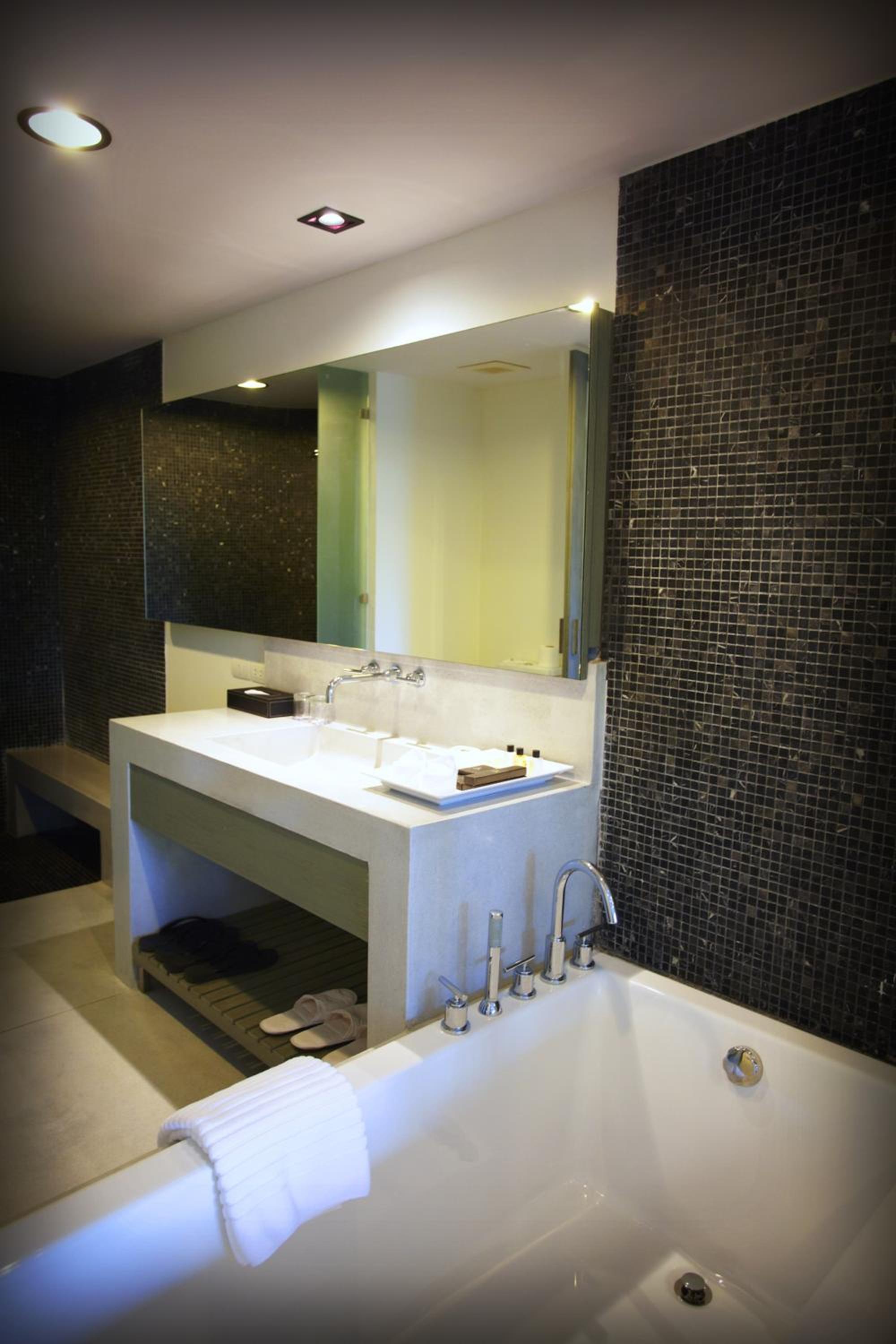 Deluxe Double Room with Pool Access - Photo 7