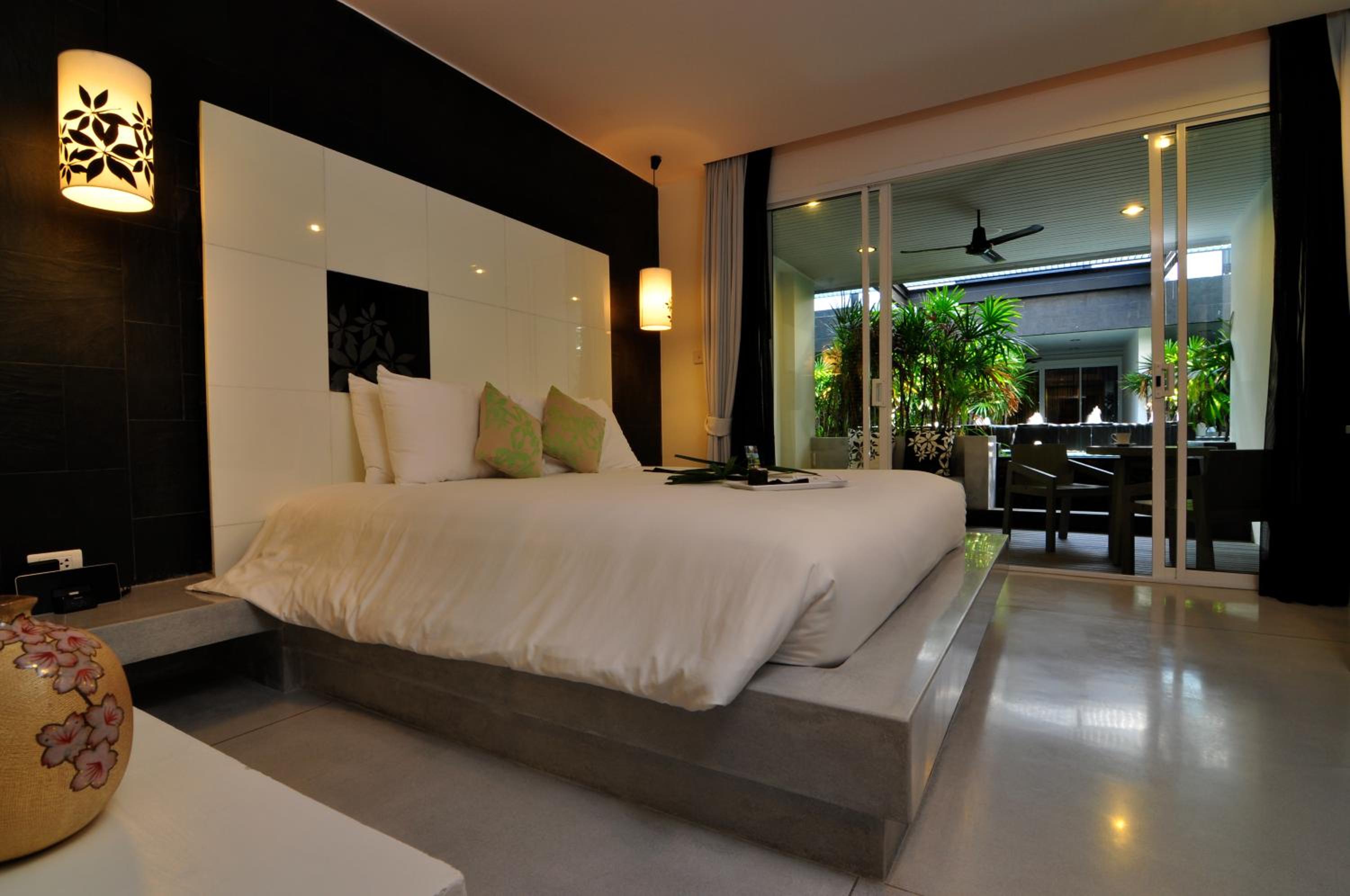Deluxe Double Room with Pool Access - Photo 5