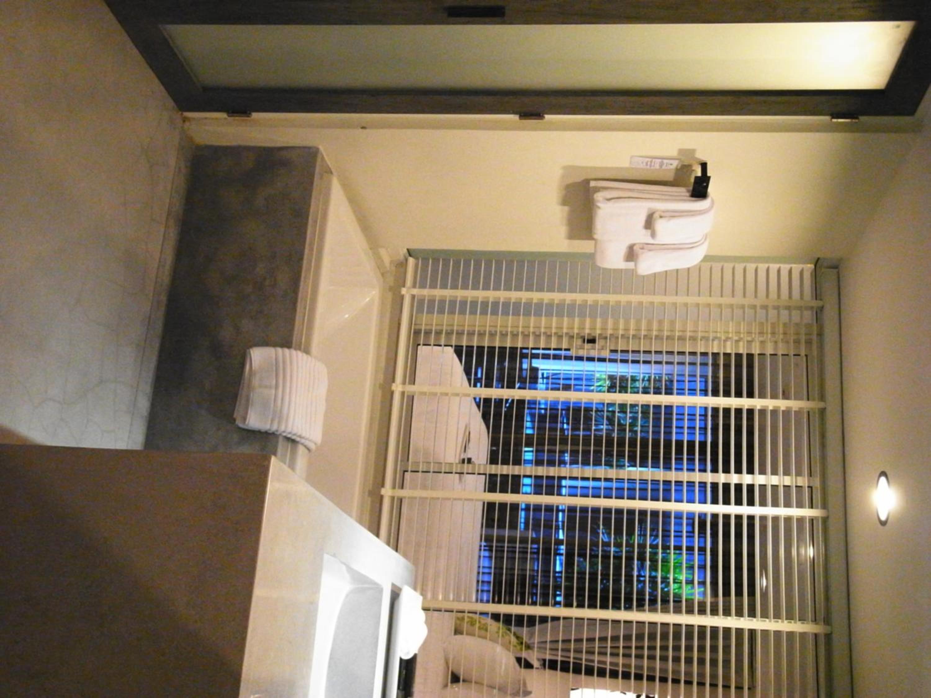 Deluxe Double Room with Pool Access - Photo 4