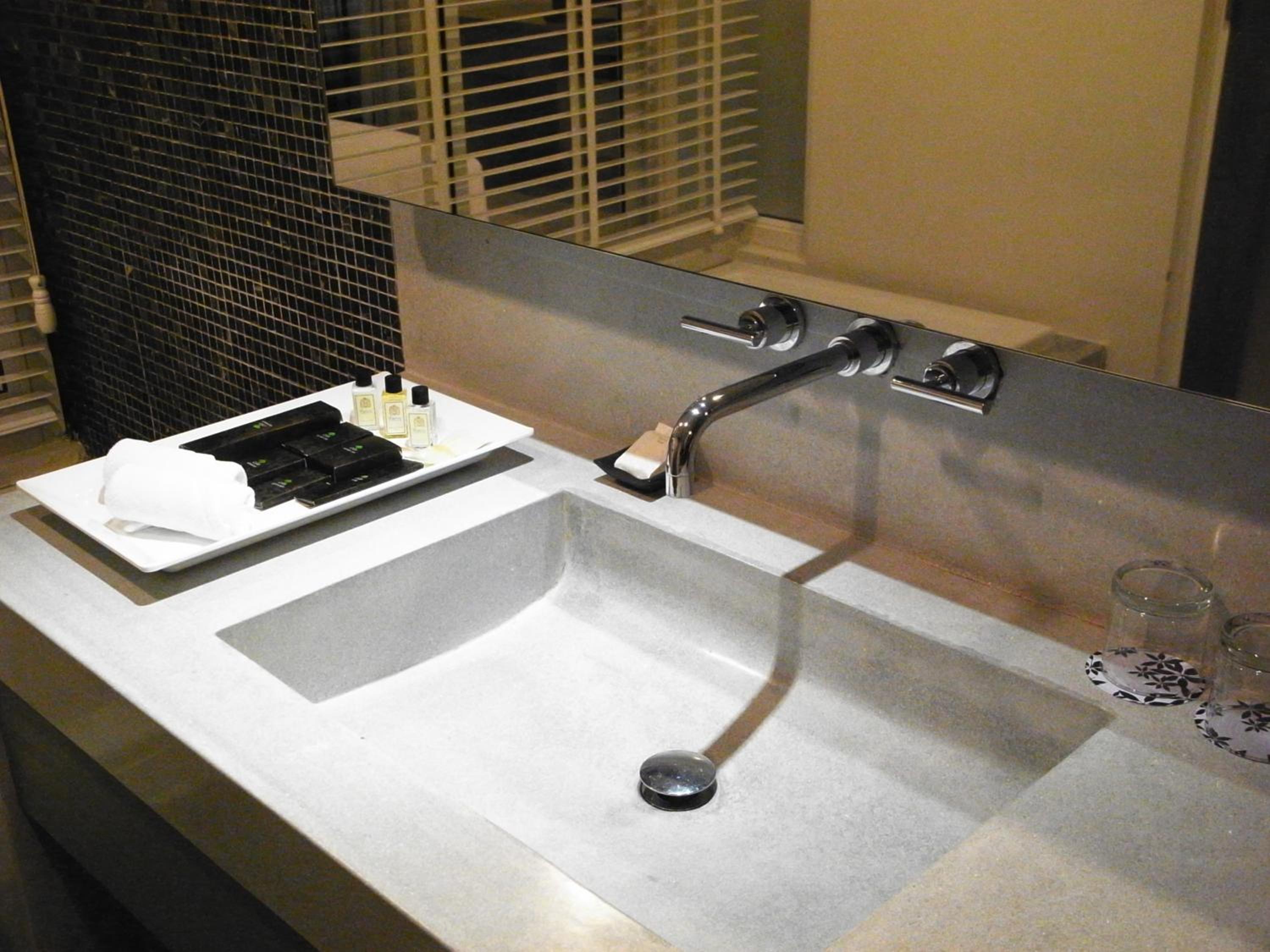 Deluxe Double Room with Pool Access - Photo 2