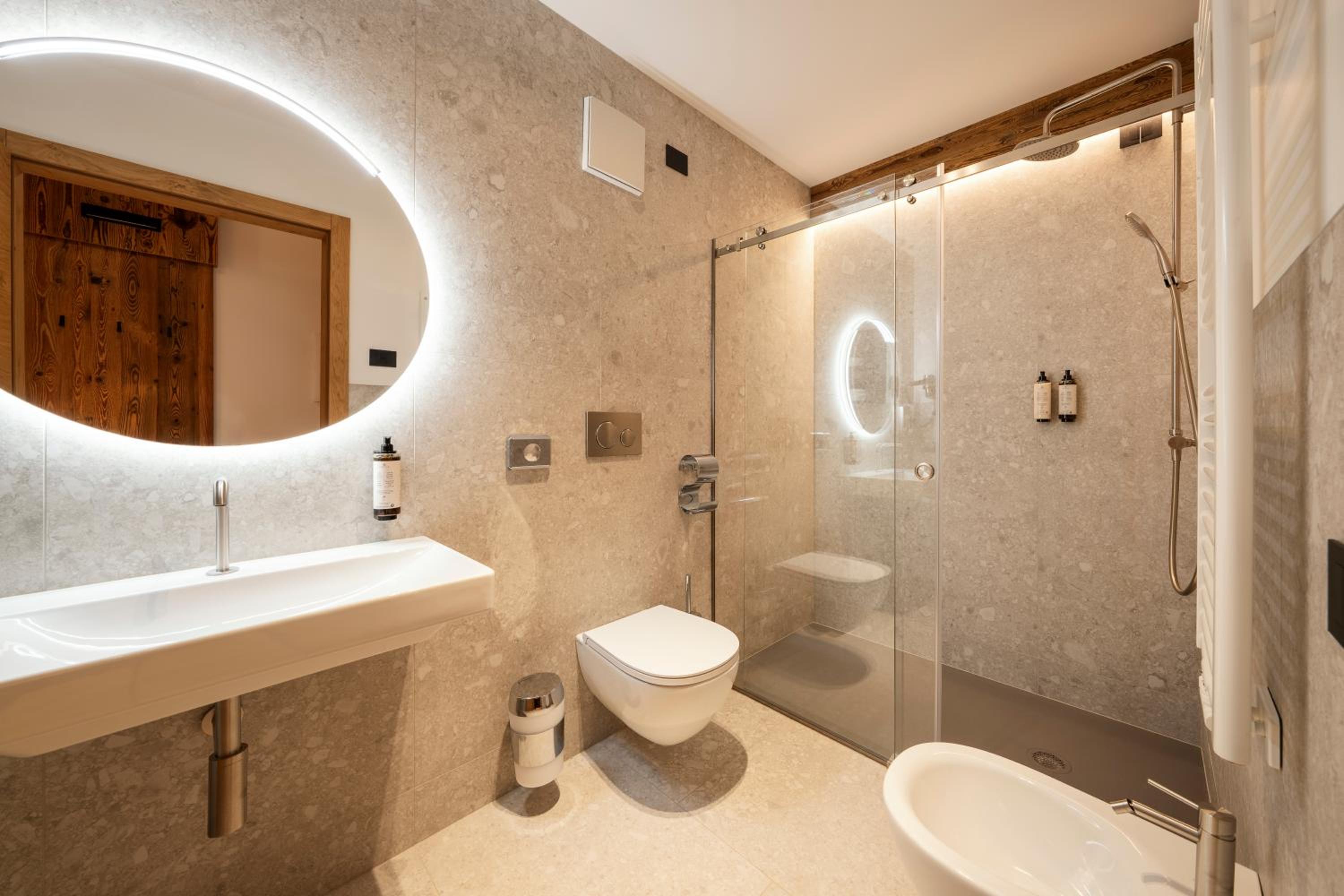 Deluxe Double or Twin Room with Mountain View