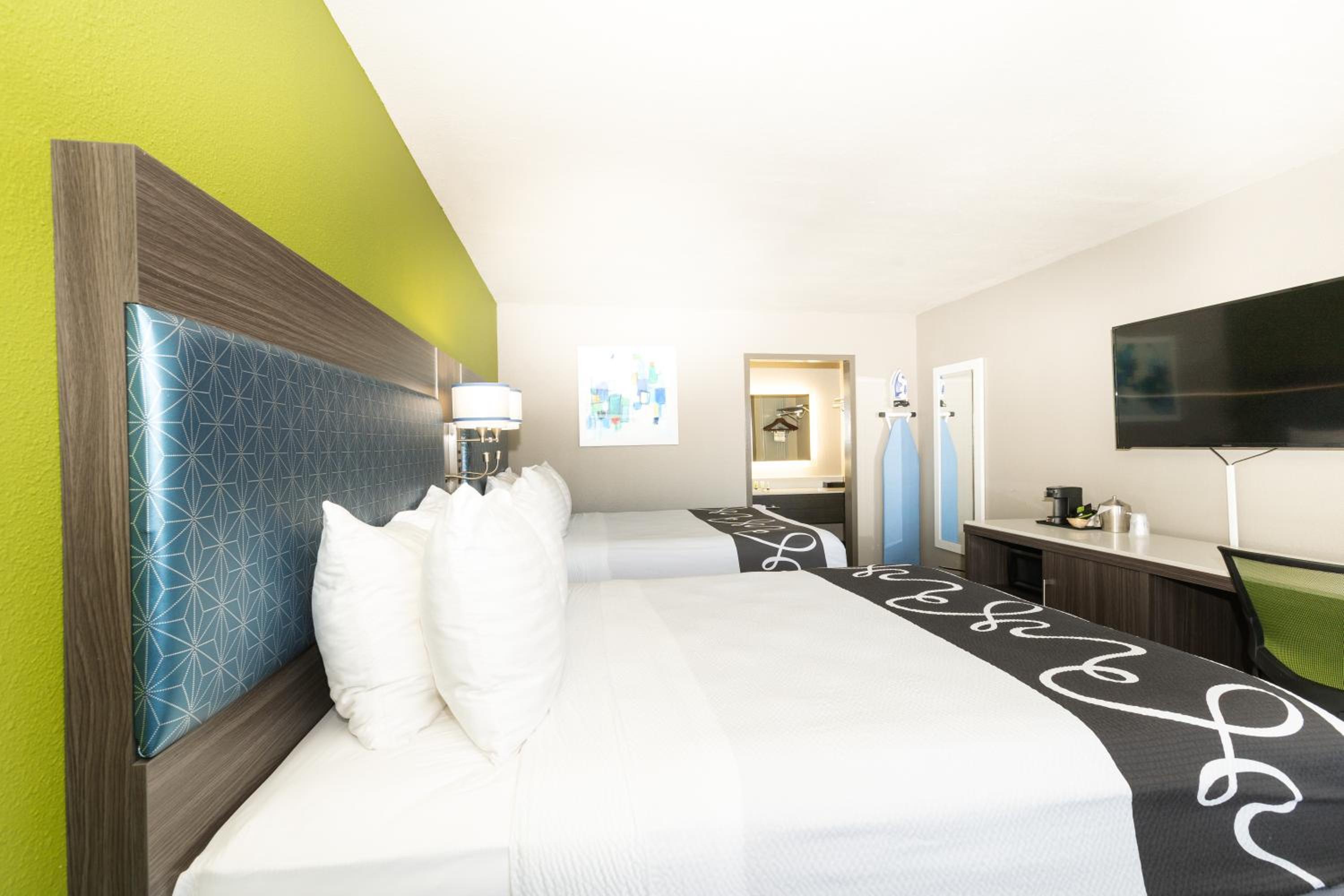 Queen Room with Two Queen Beds and Roll-In Shower - Disability Access/Non-Smoking - Photo 2