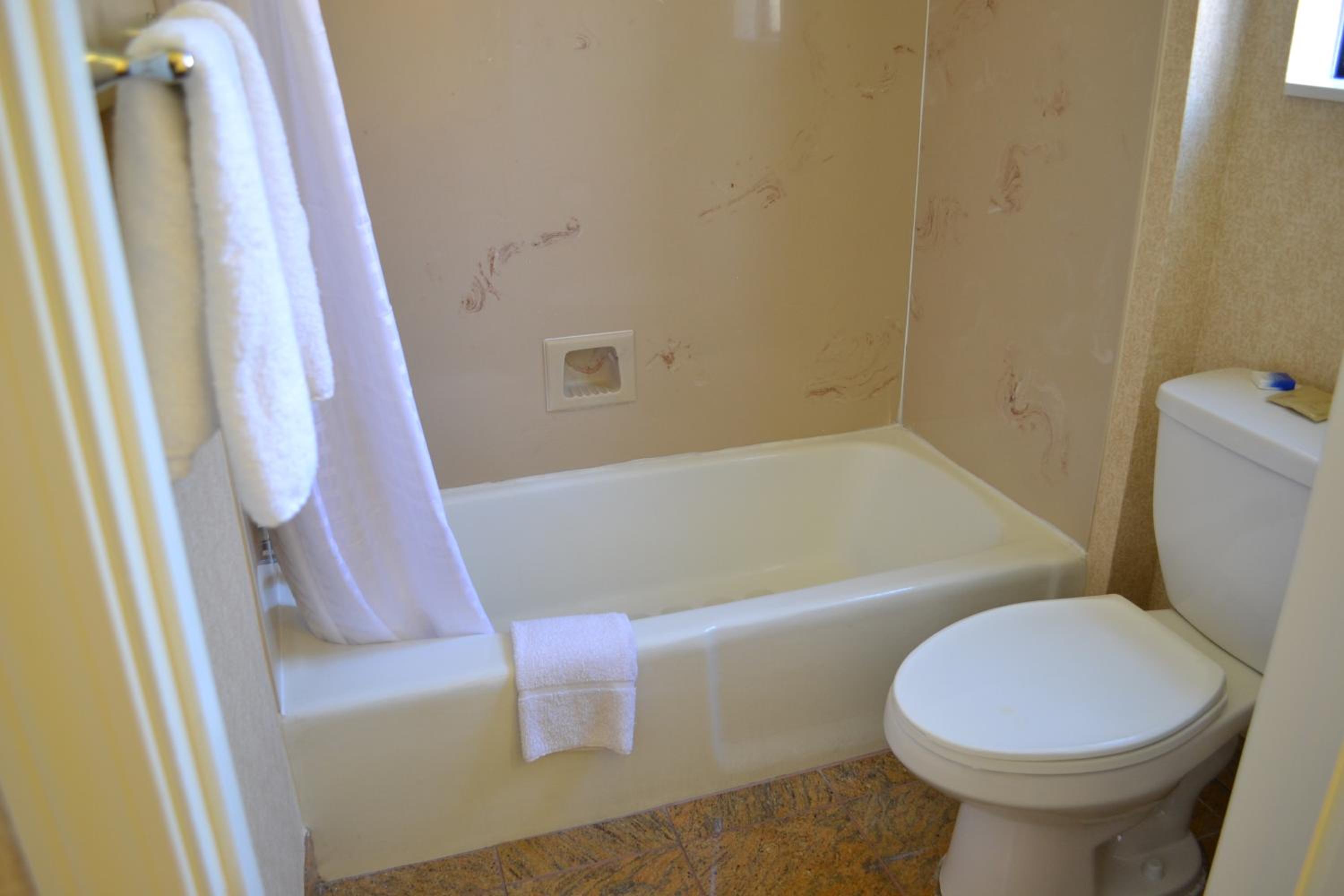 Standard Queen Room photo 3