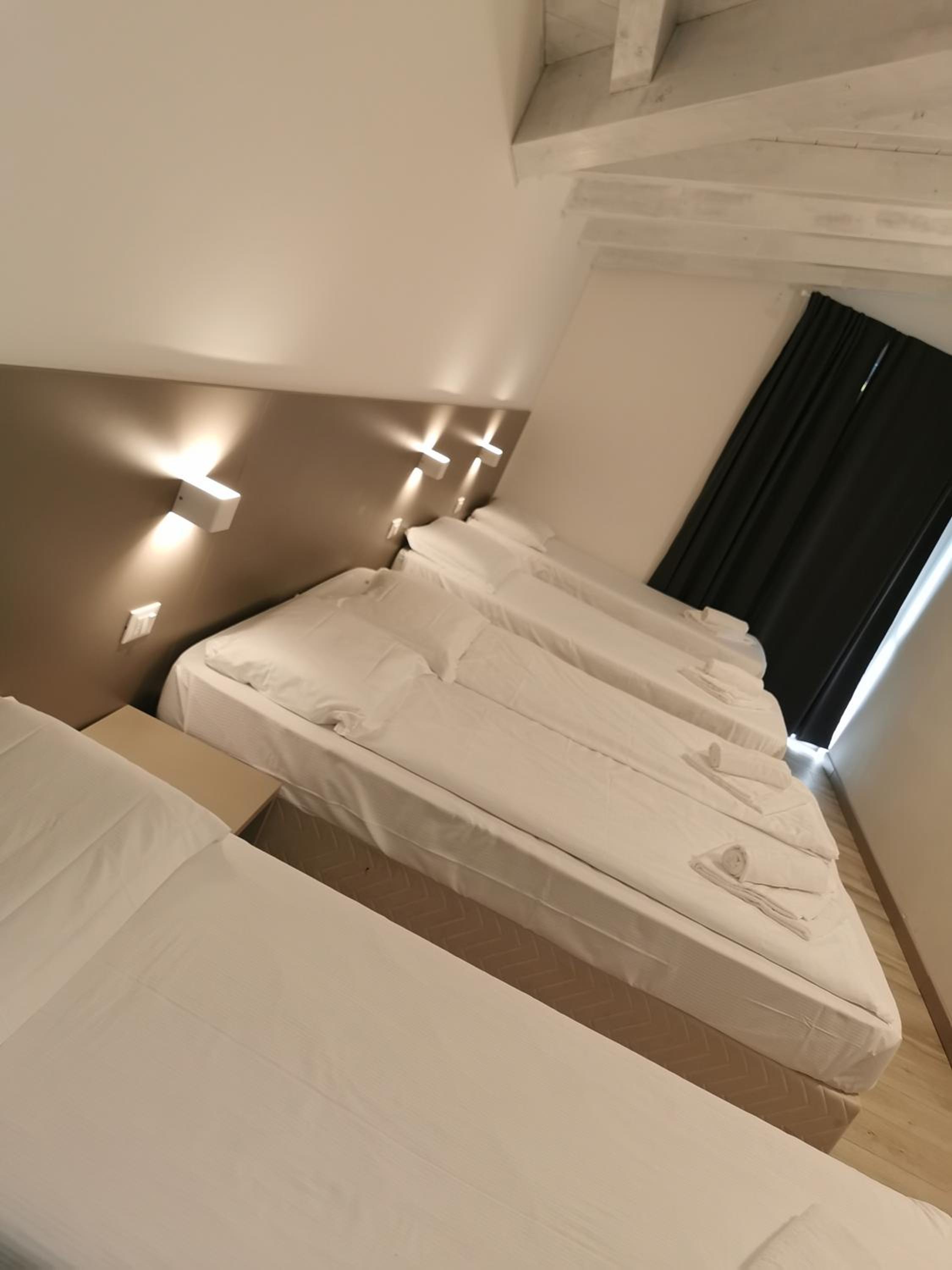 Quintuple Room