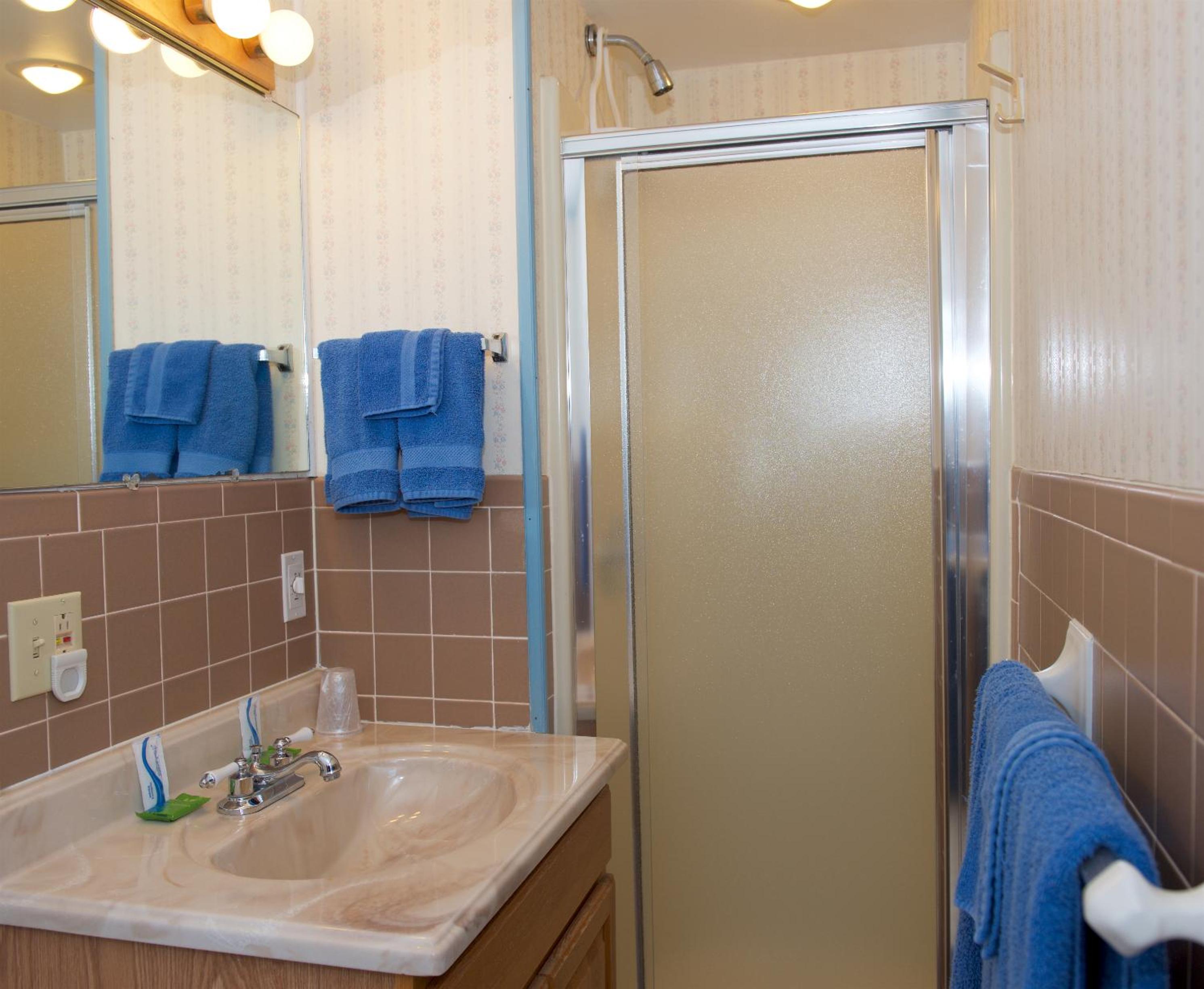 Queen Room photo 2