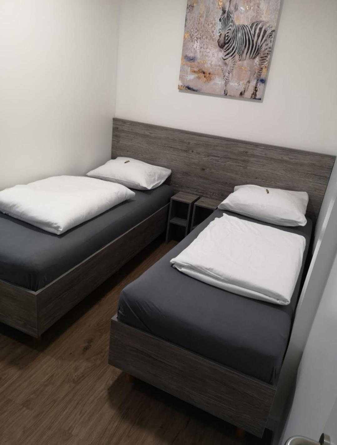 Budget Double Room - Photo 9