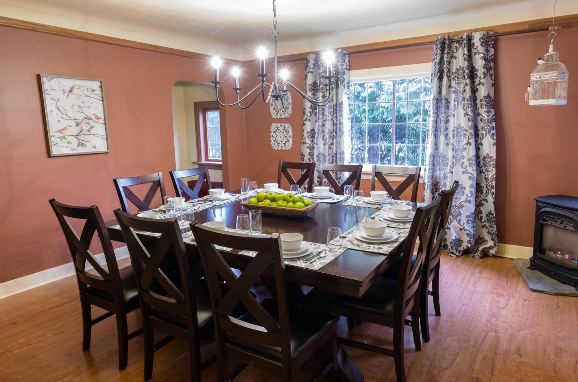 Five-Bedroom House photo 1