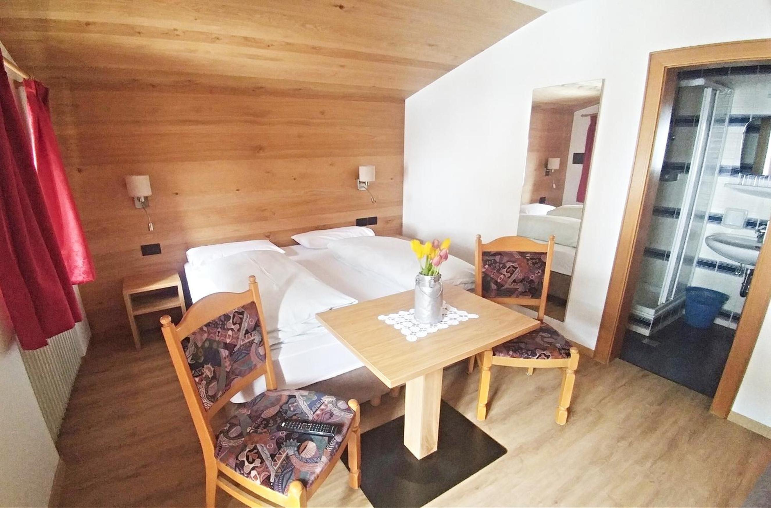Double Room with Balcony - Photo 16