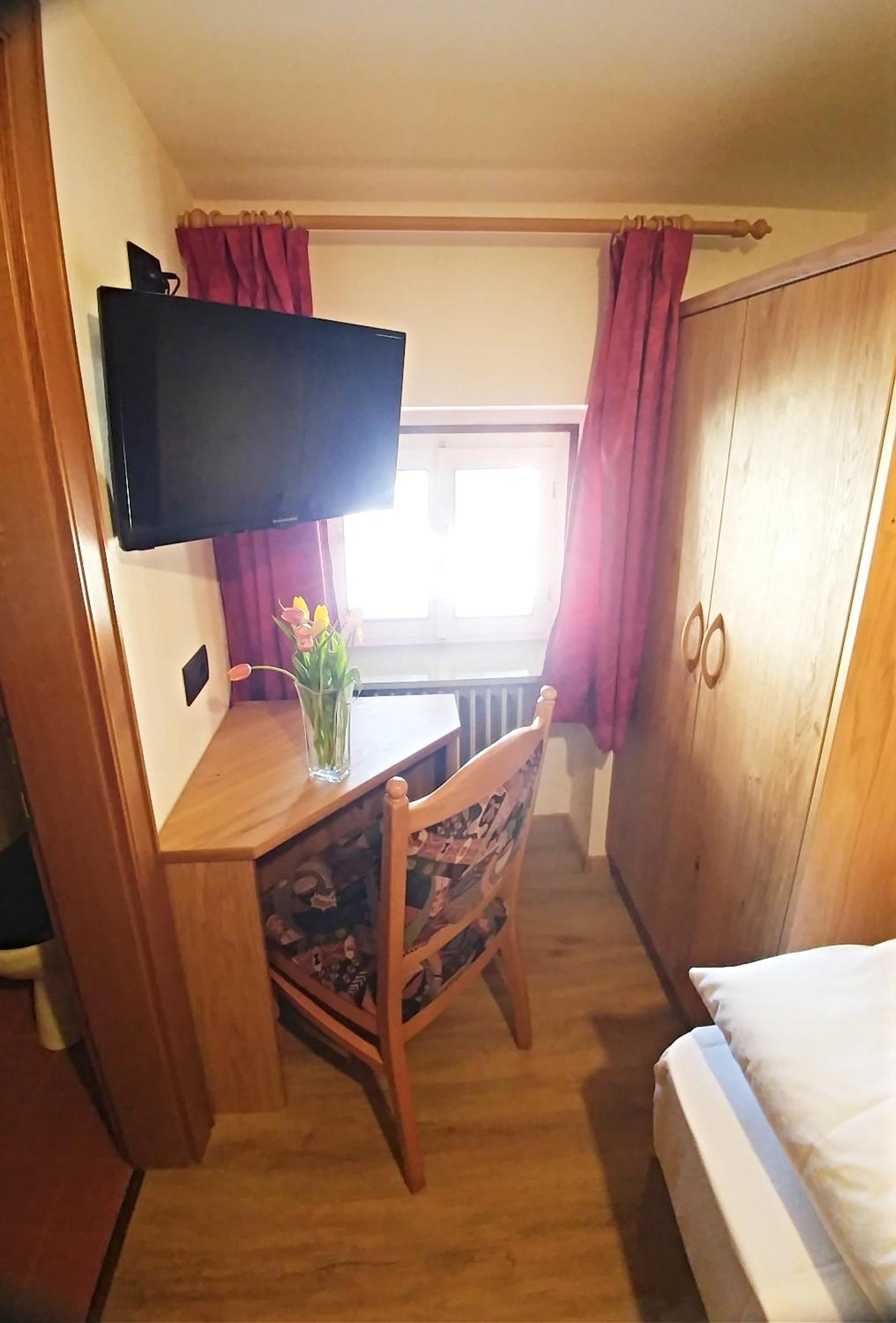 Small Single Room photo 3