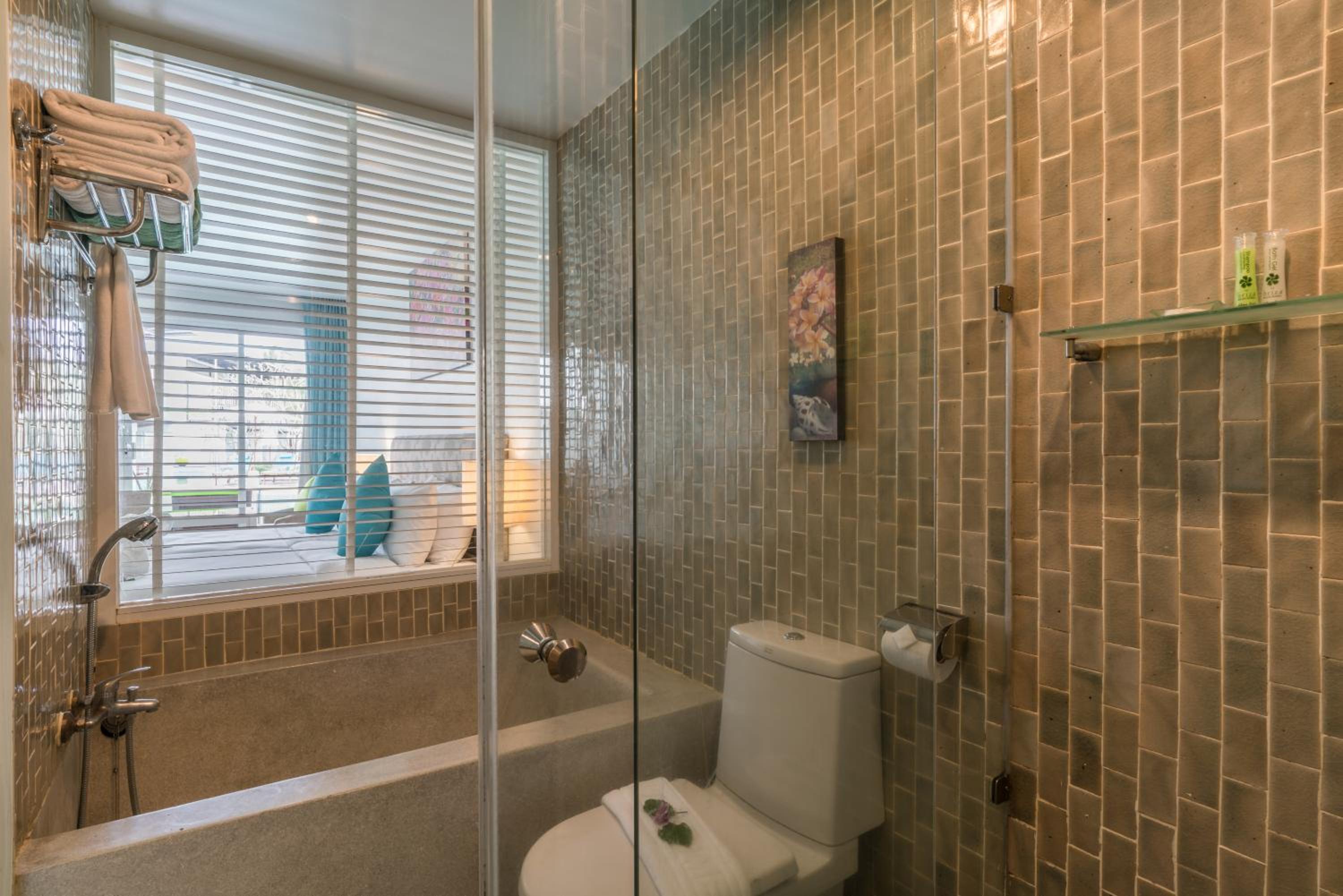 Deluxe Double or Twin Room with Pool Access - Photo 4