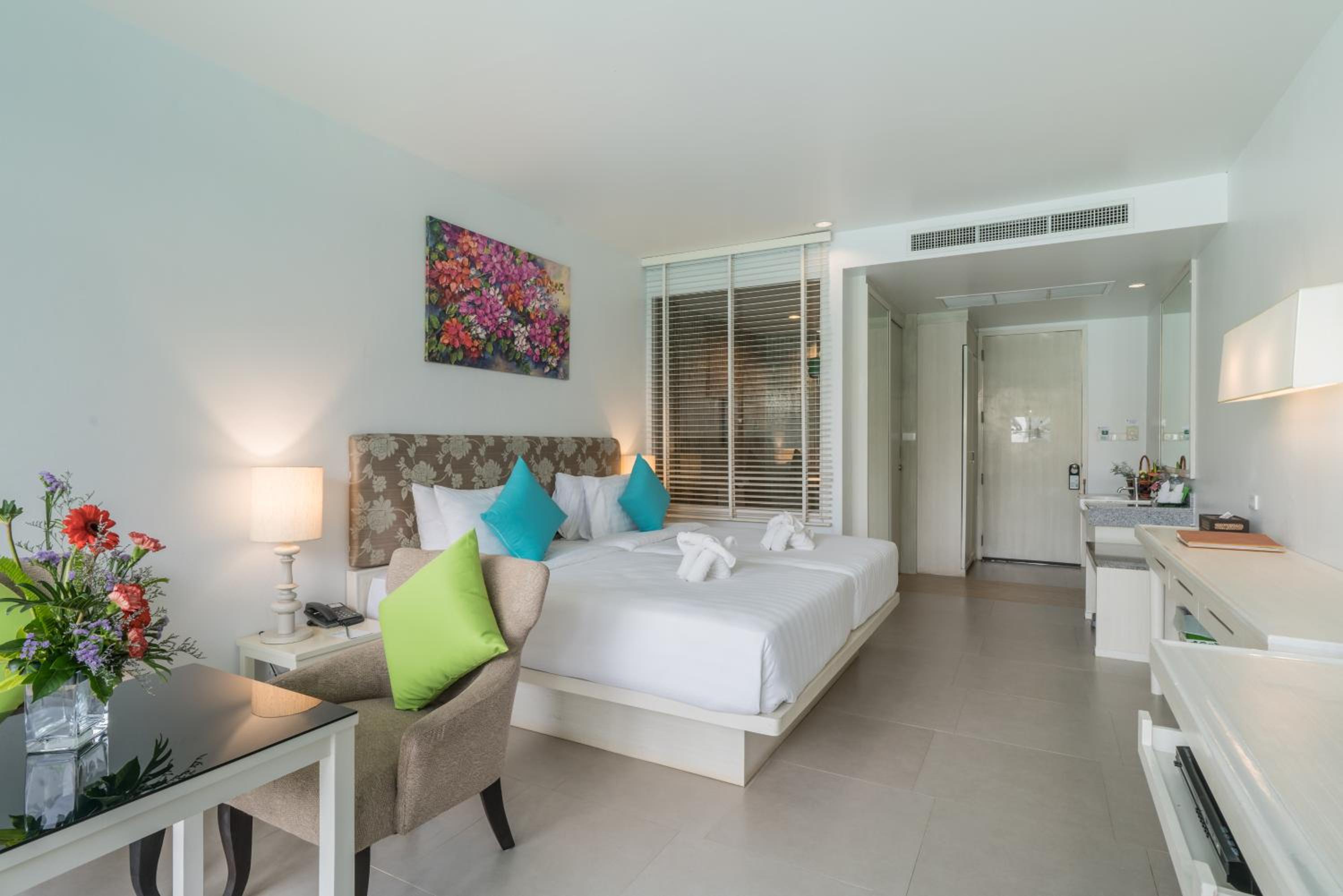 Deluxe Double or Twin Room with Pool Access - Photo 5