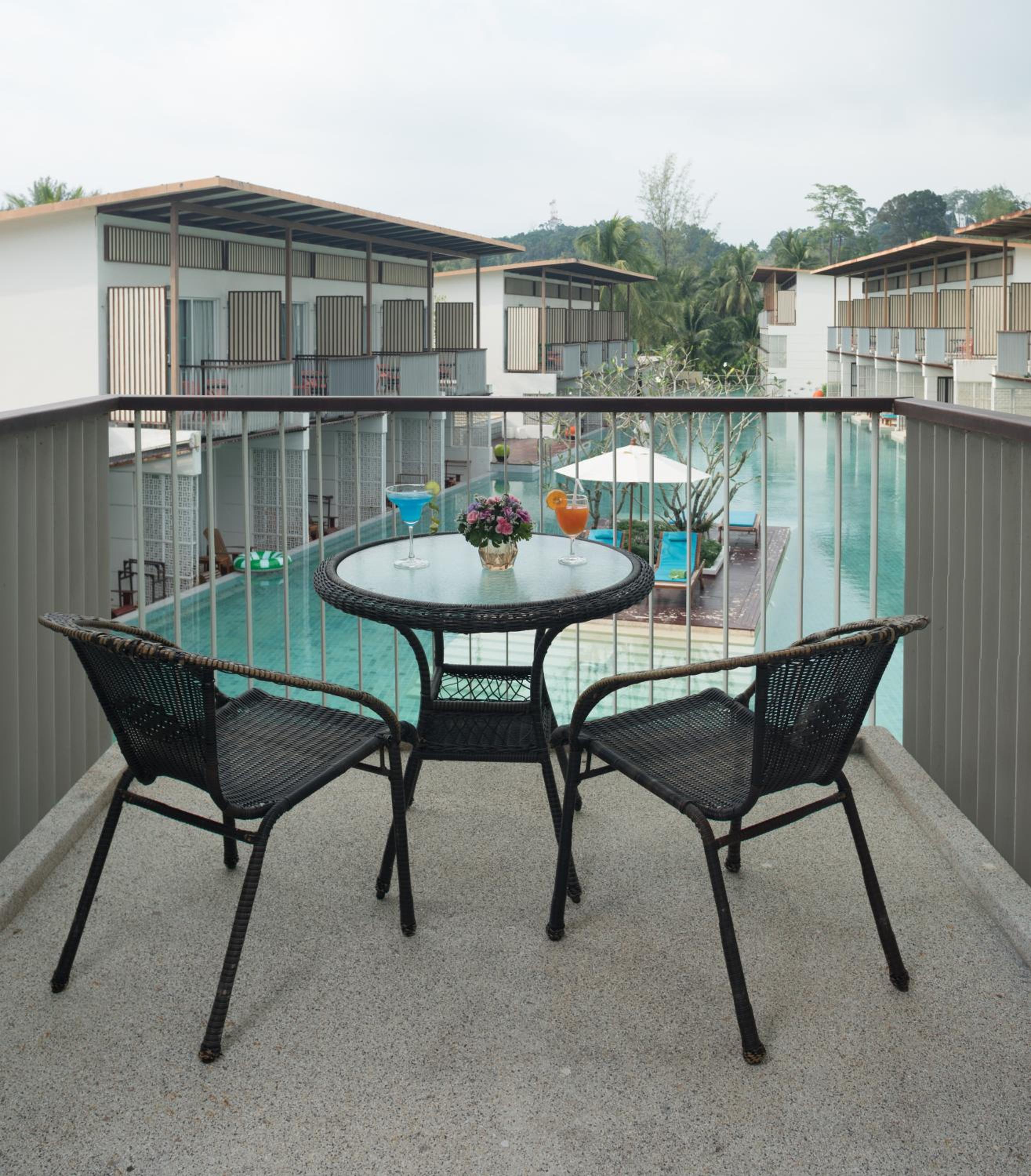 Deluxe Double or Twin Room with Pool View - Photo 4