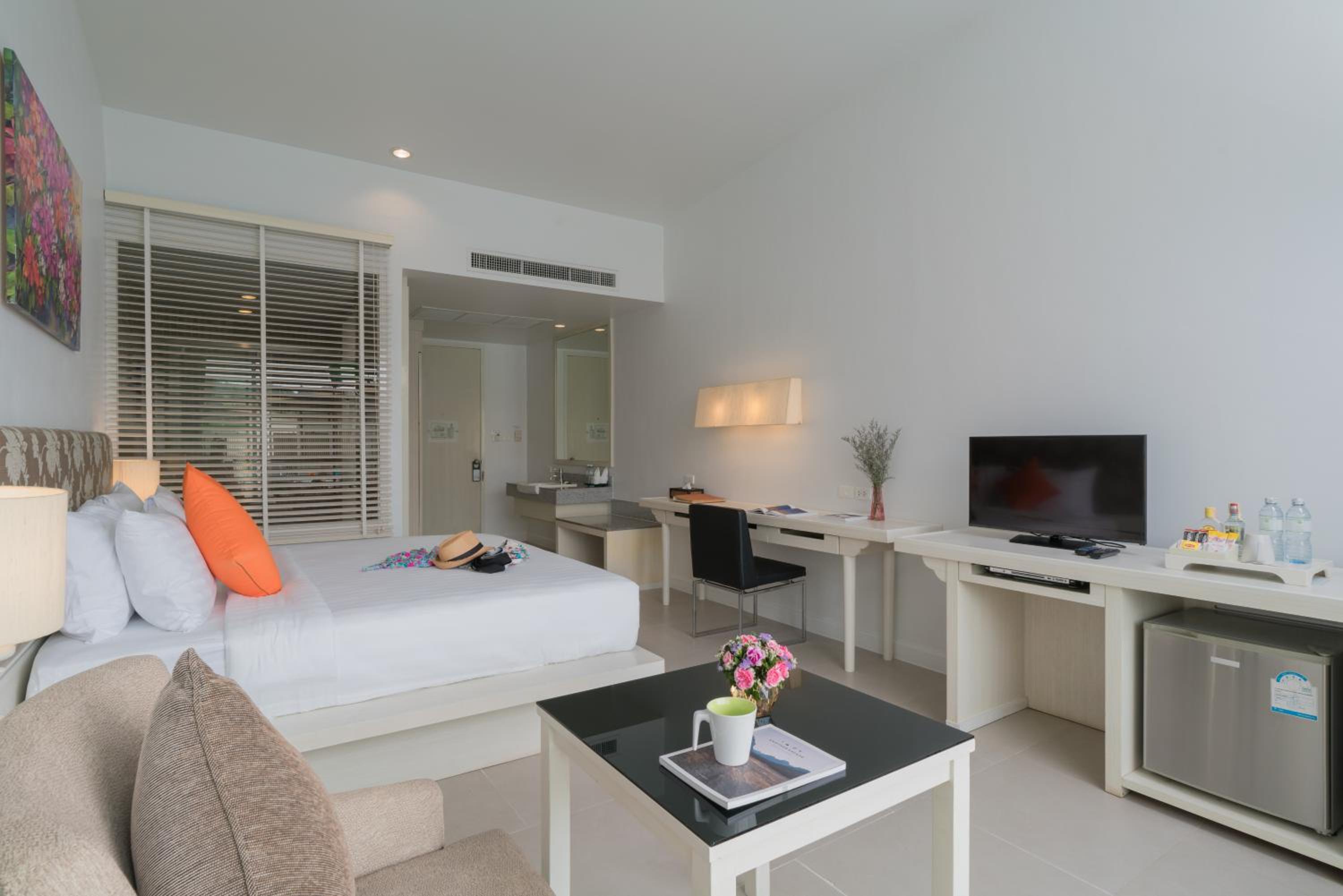 Deluxe Double or Twin Room with Pool View - Photo 5