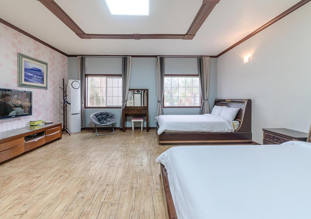 Deluxe Double Room with Two Double Beds photo 2