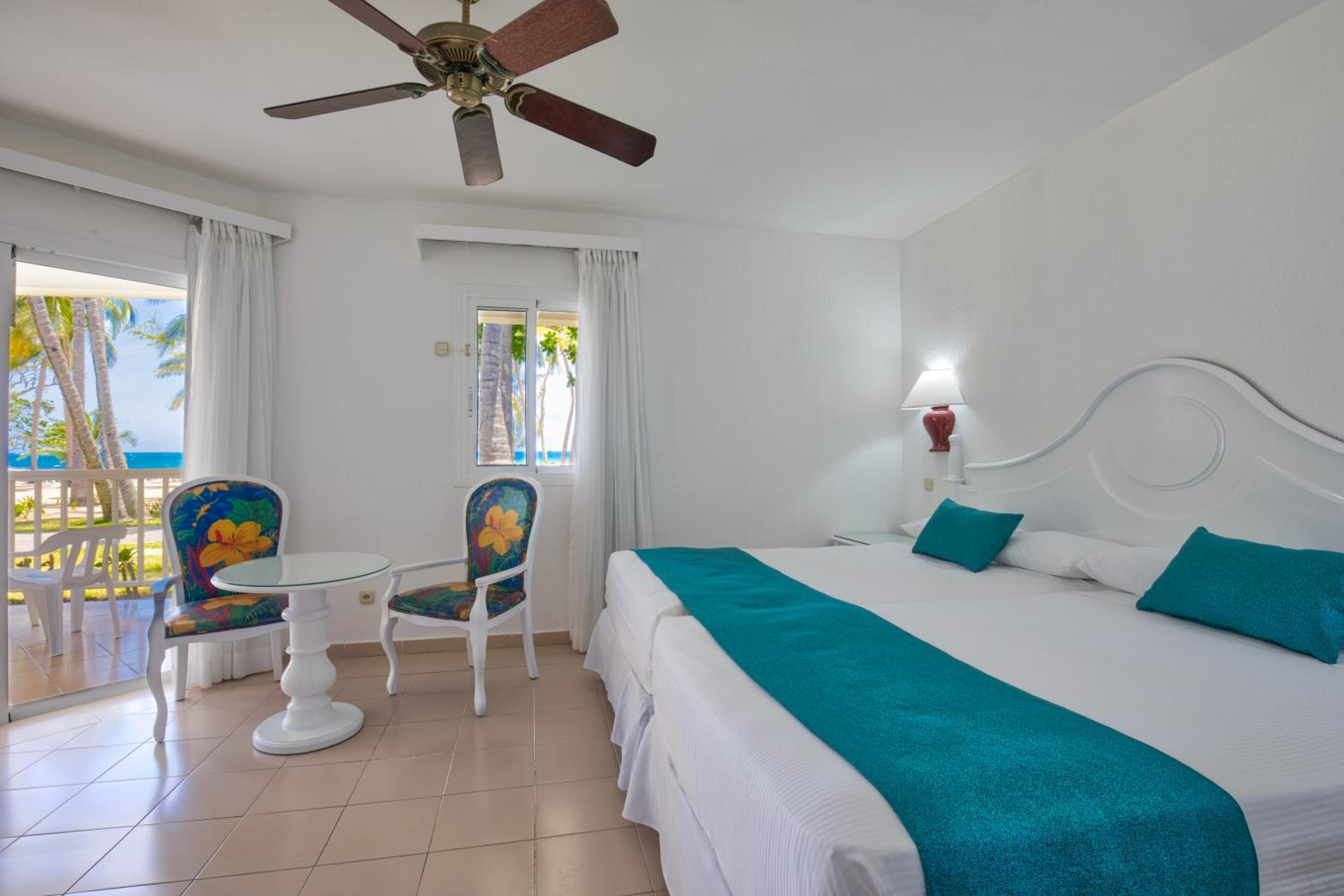 Habitación Doble Superior con vista al mar (2 adultos)