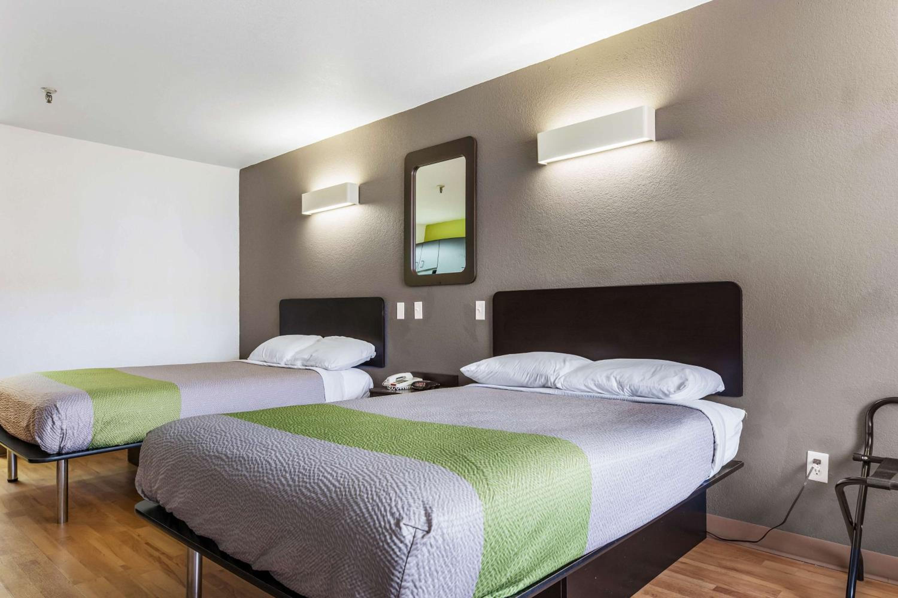 Deluxe Quadruple Room - Non-Smoking