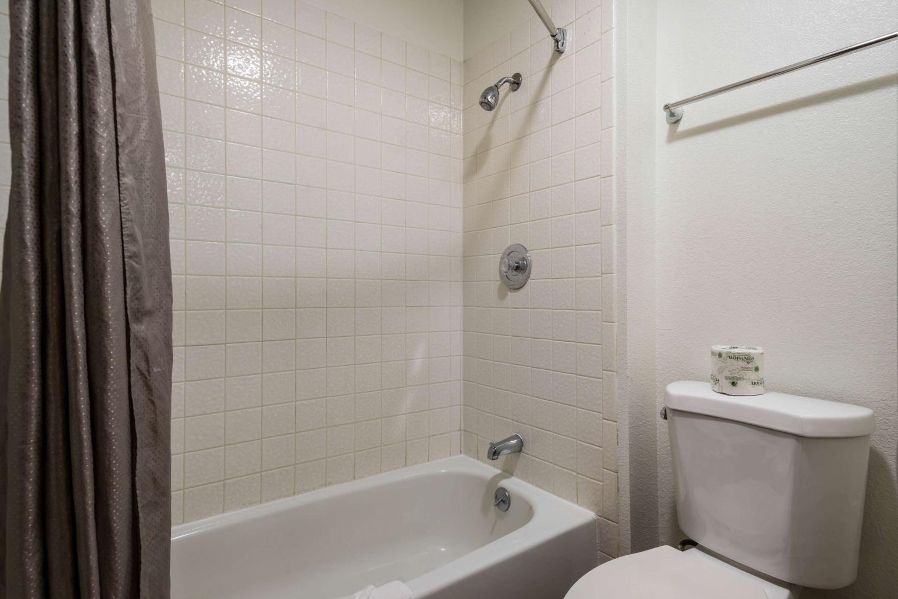 King Room - Non-Smoking - Photo 2