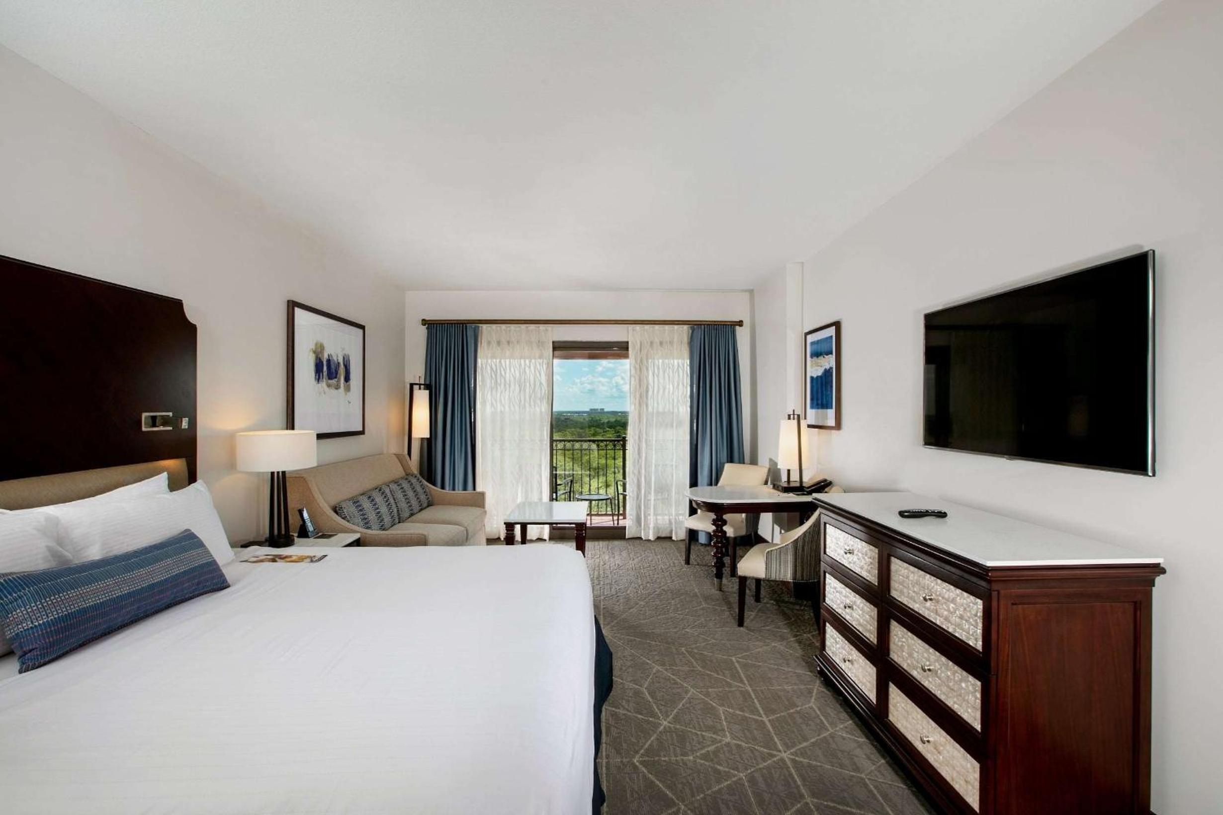 Deluxe King Room - Non-Smoking photo 2